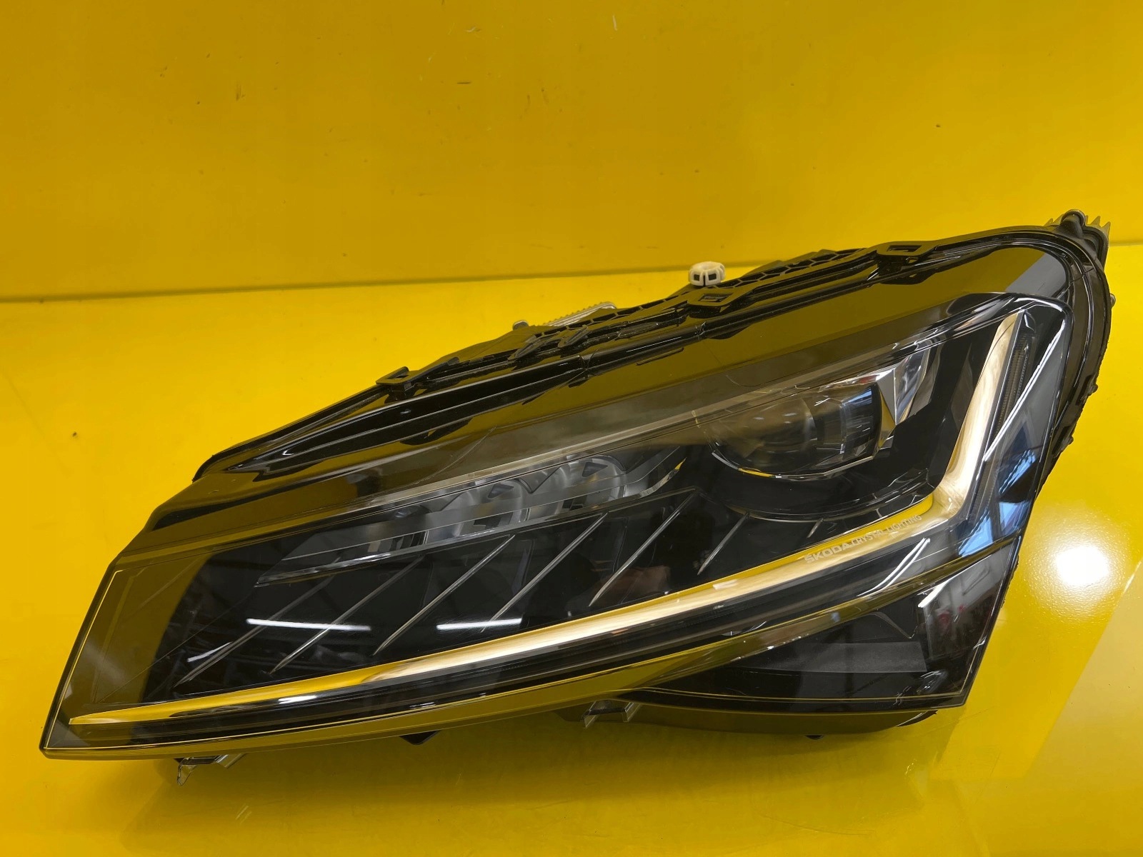 light left Skoda Superb 3V1 III 3 Lift 3V1941015E Full Led