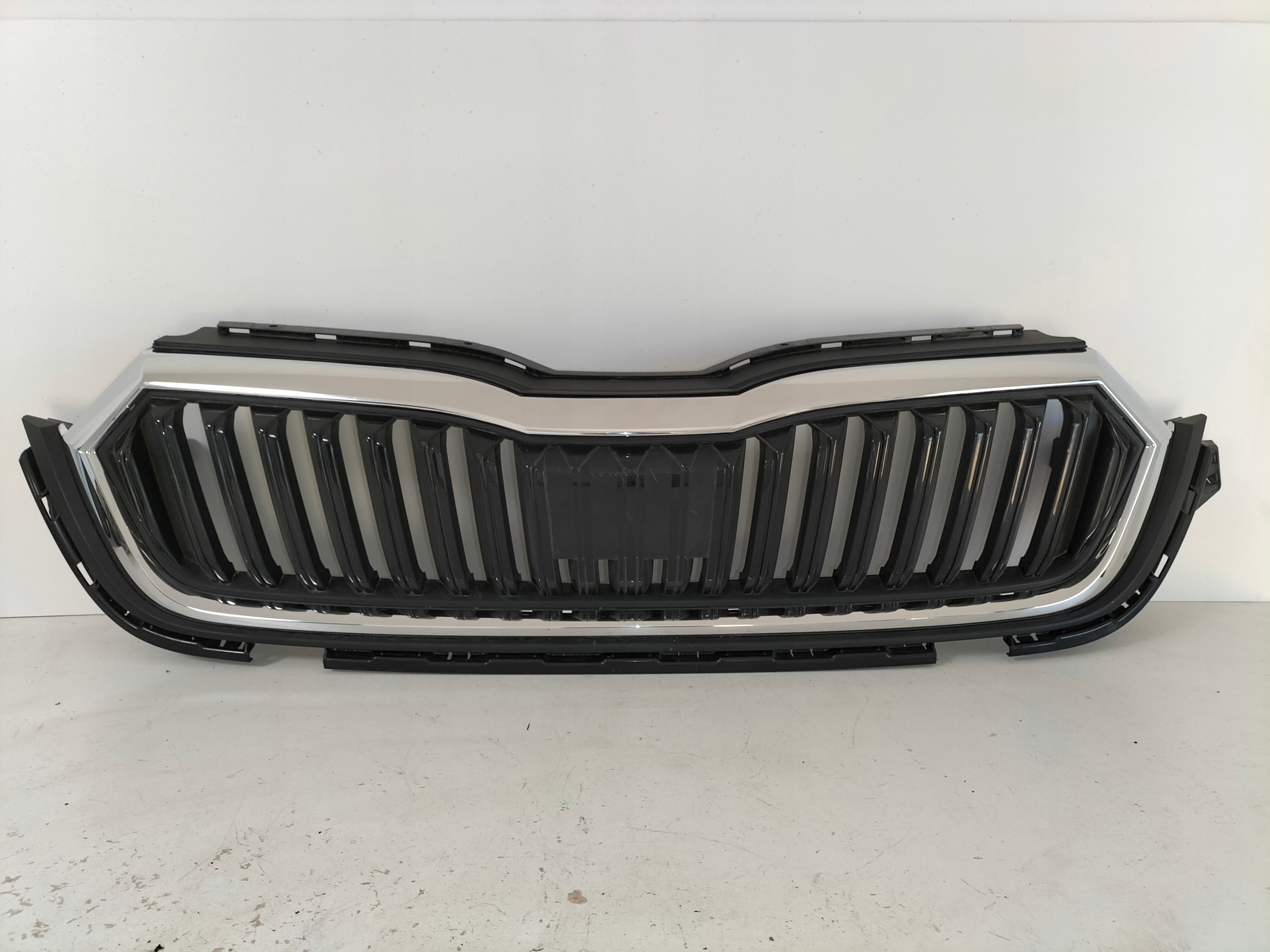 Skoda Octavia 5E3 Kühlergrill FRONTGRILL Kühlergitter 5E3853653 - Thumbnail 1
