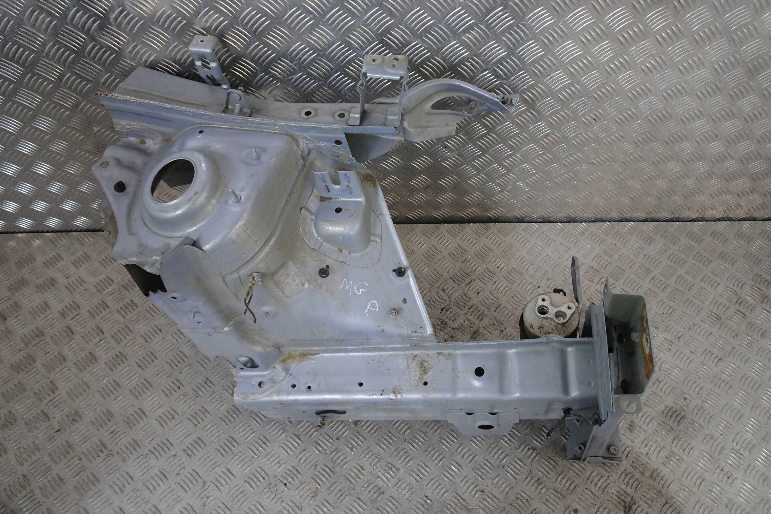 MG Marvel R четверть передняя левый 22-