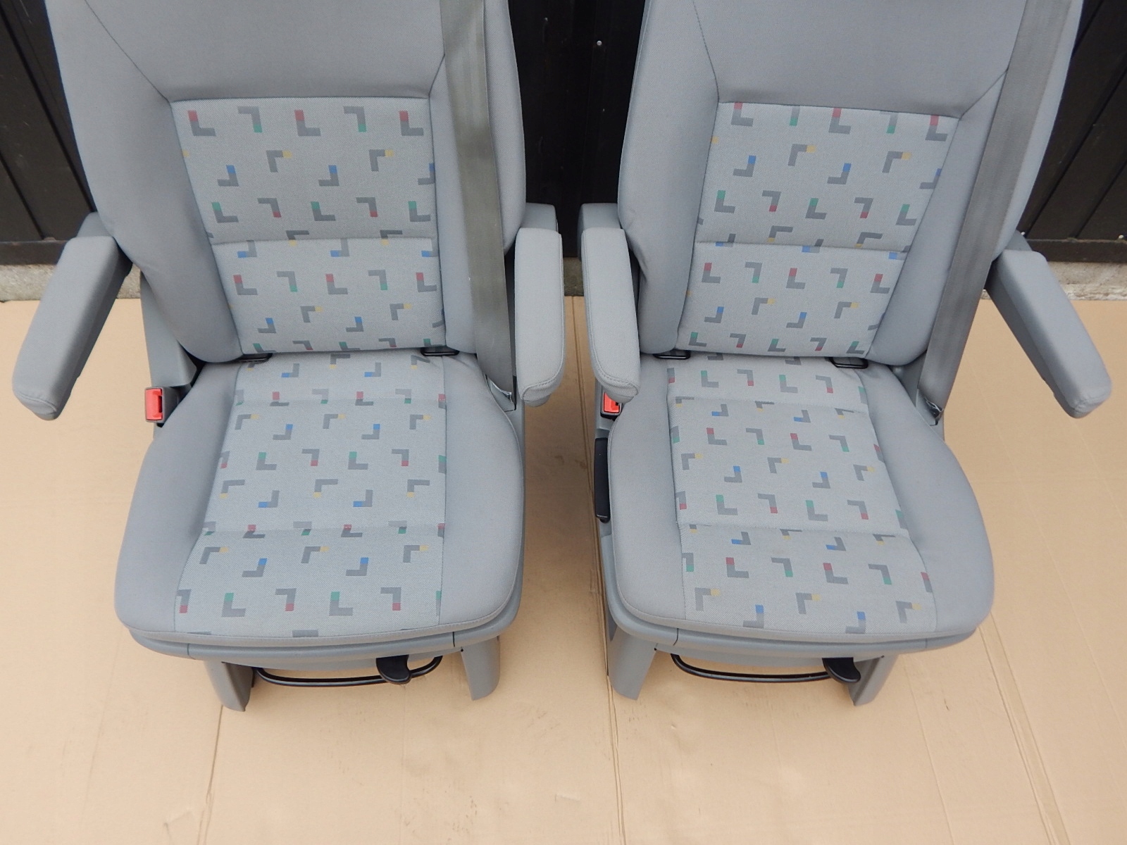 VW T5 MULTIVAN fotel obrotowy fotele obrotowe LLL Wersja Europejska