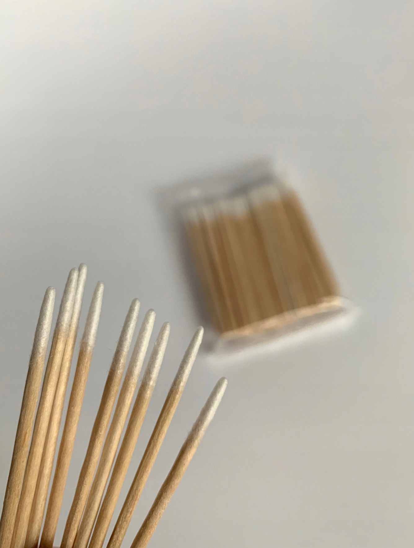 PRECYZYJNE PATYCZKI DREWNIANE Z BAWEŁNĄ KOSMETYCZNE DO BRWI I RZĘS 100 SZT Marka Premium Lashes