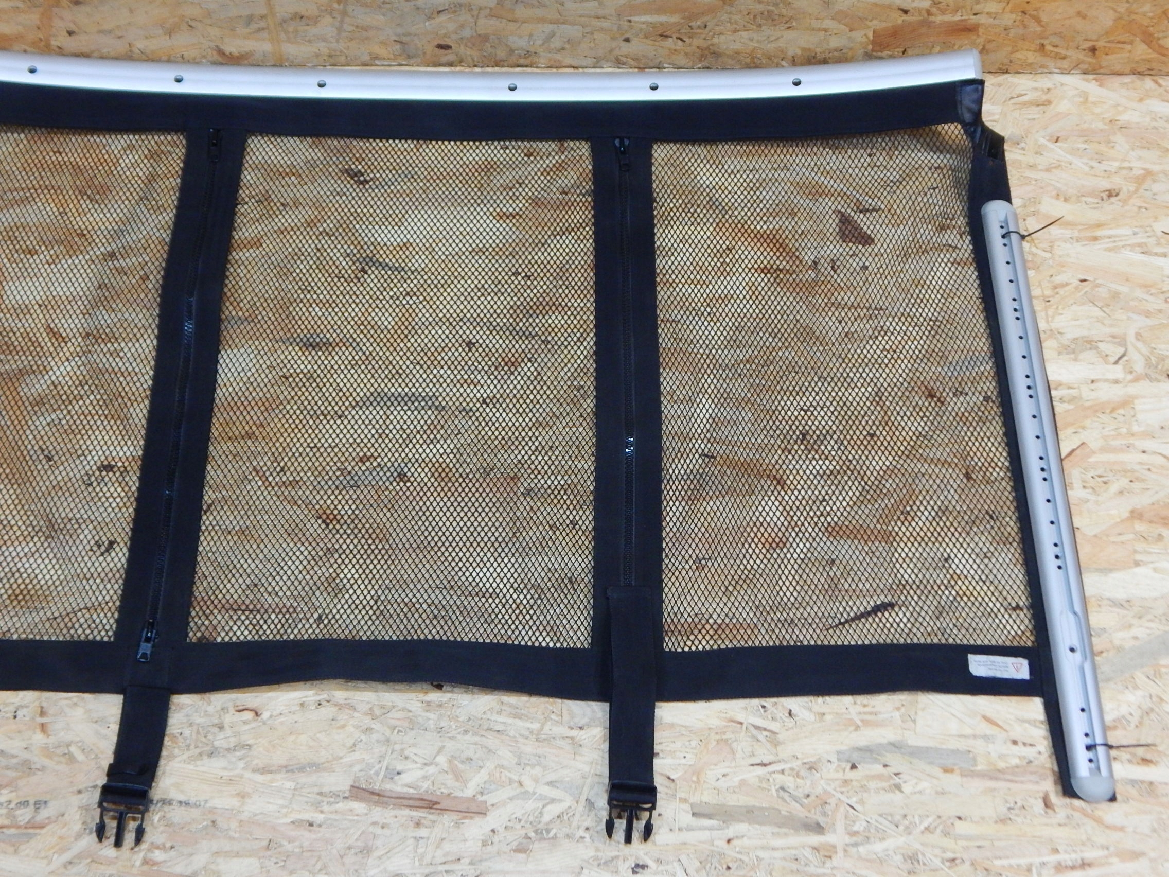 VW T5 MULTIVAN siatka bagażowa schowek podsufitki Producent Volkswagen OE