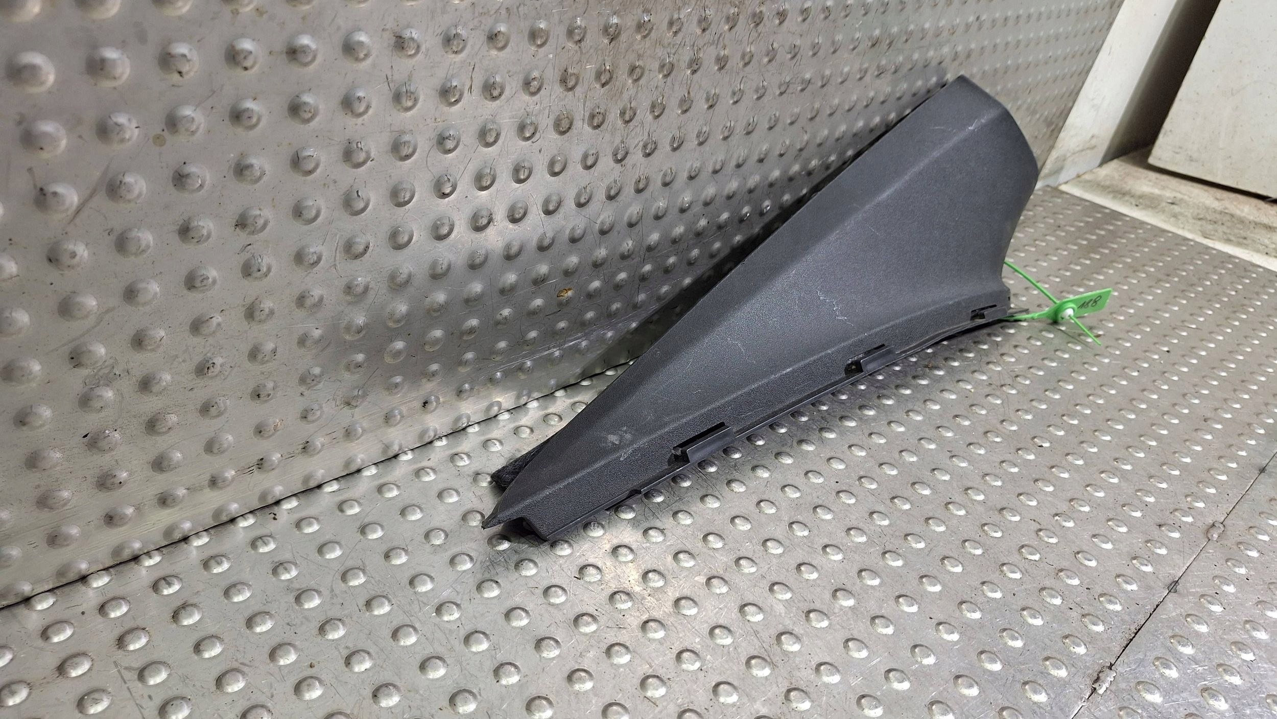 Blende Abdeckung mitte SLUPKA links 4J3867287 AUDI E-TRON GT
