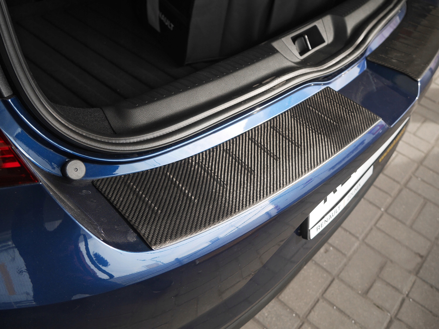 Nakładka na zderzak RENAULT MEGANE 4 16+ HATCHBACK Producent Omtec