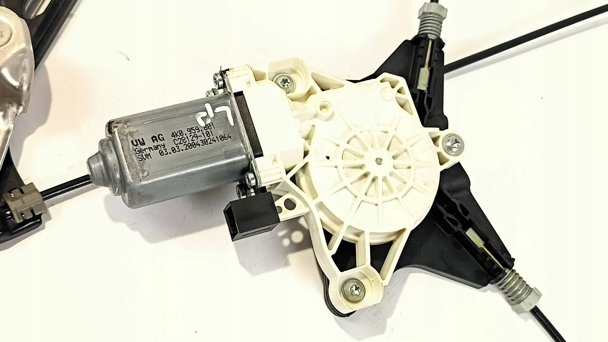 window regulator left front EU 4K0959801 VOLKSWAGEN PASSAT B8