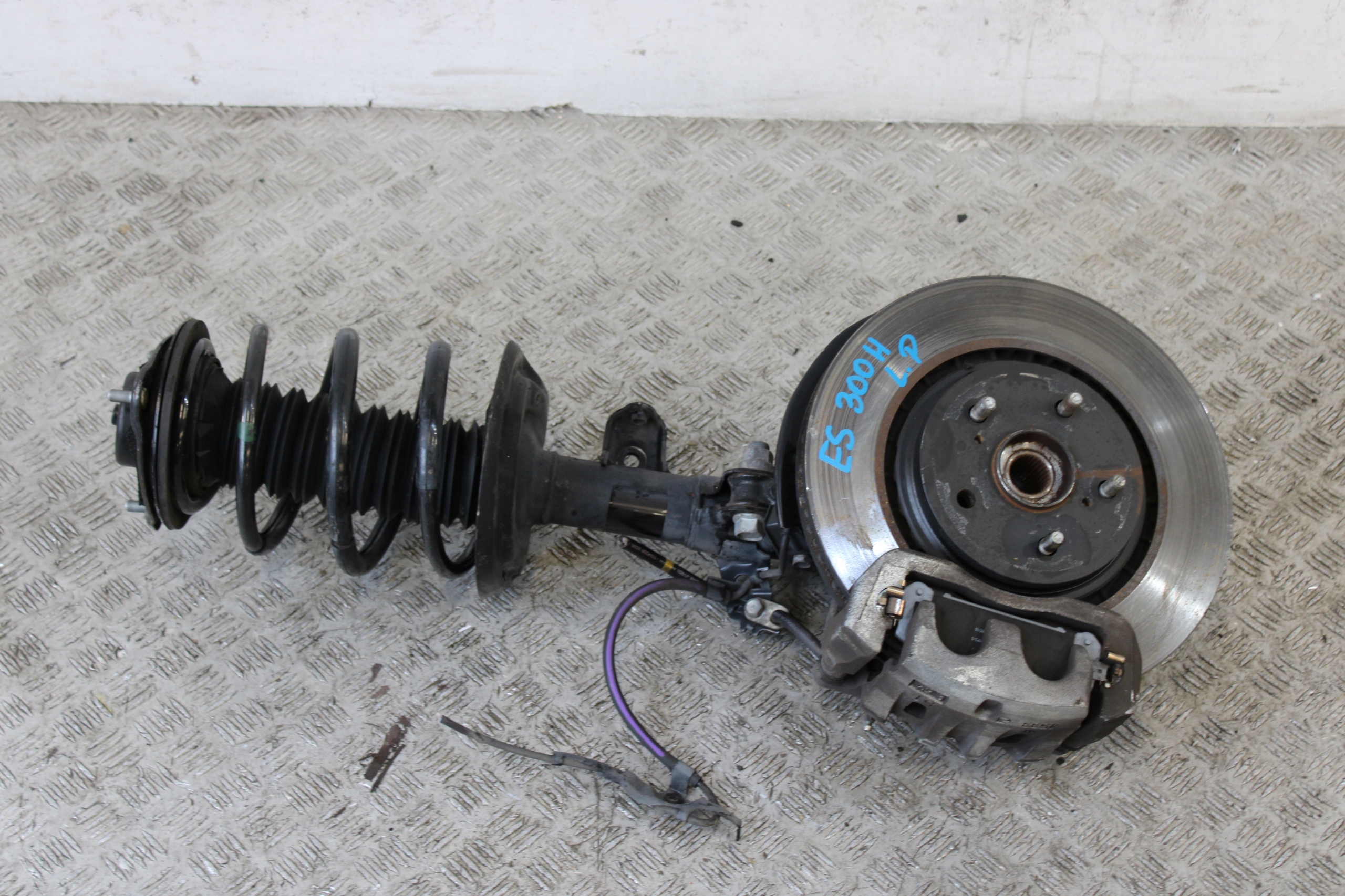 swing shock absorber McPherson left front LEXUS ES 300H ES300H VII 7