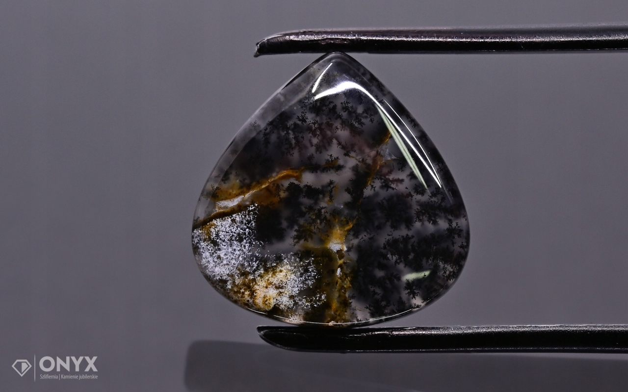 Dendritový achát z Kazachstánu mělký slzný 14,5x14