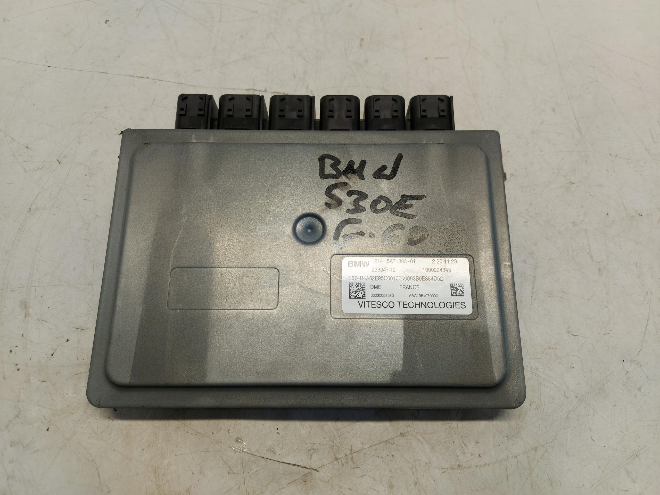 BMW 5 G60 530E x-drive computer control unit of the engine ECU 5A71303
