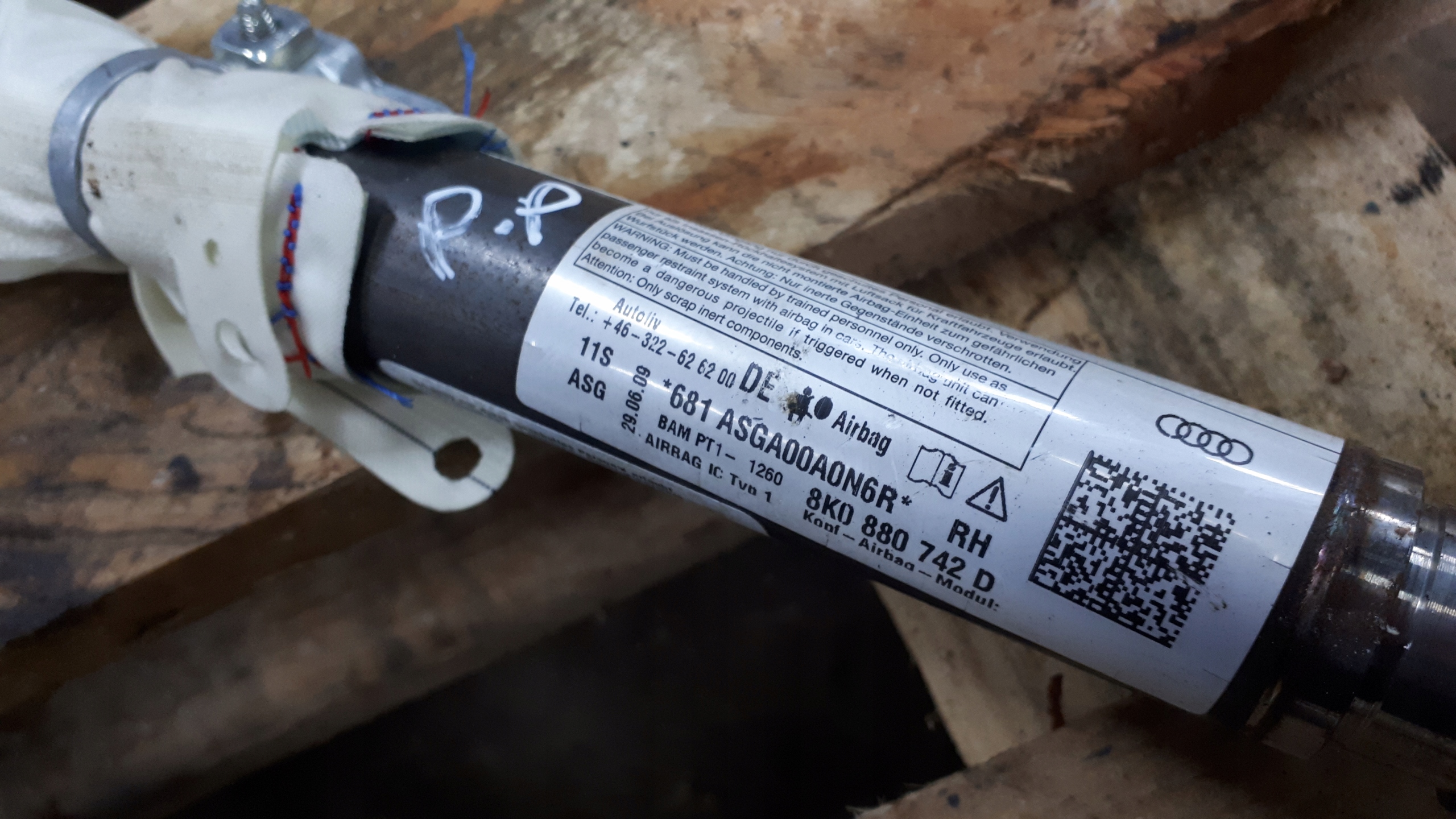 пиропатрон правая Audi A4 B8 8K0880742D оригинал