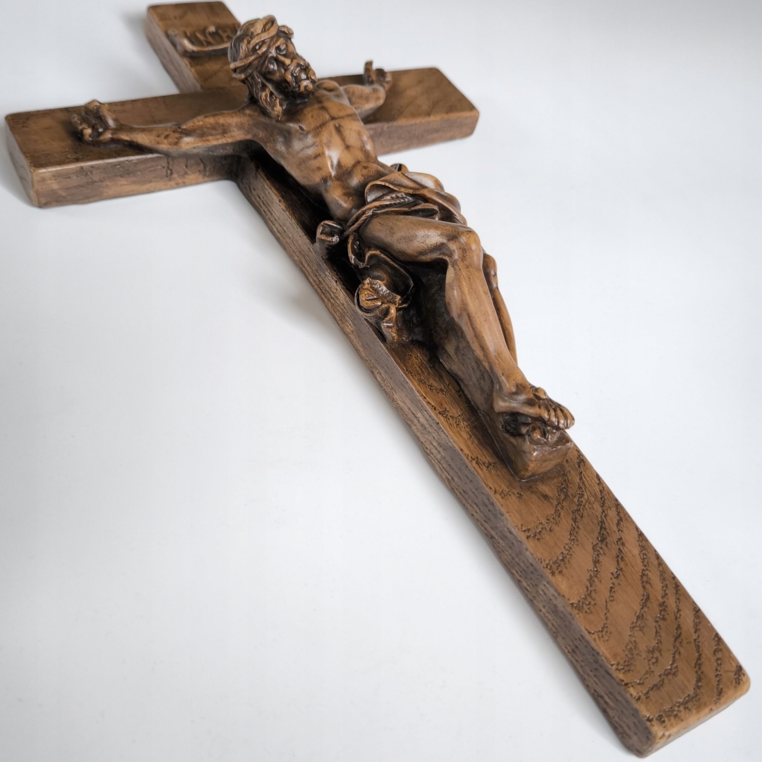 Kříž na zeď jako Dřevěný Plochý k zavěšení závěsný