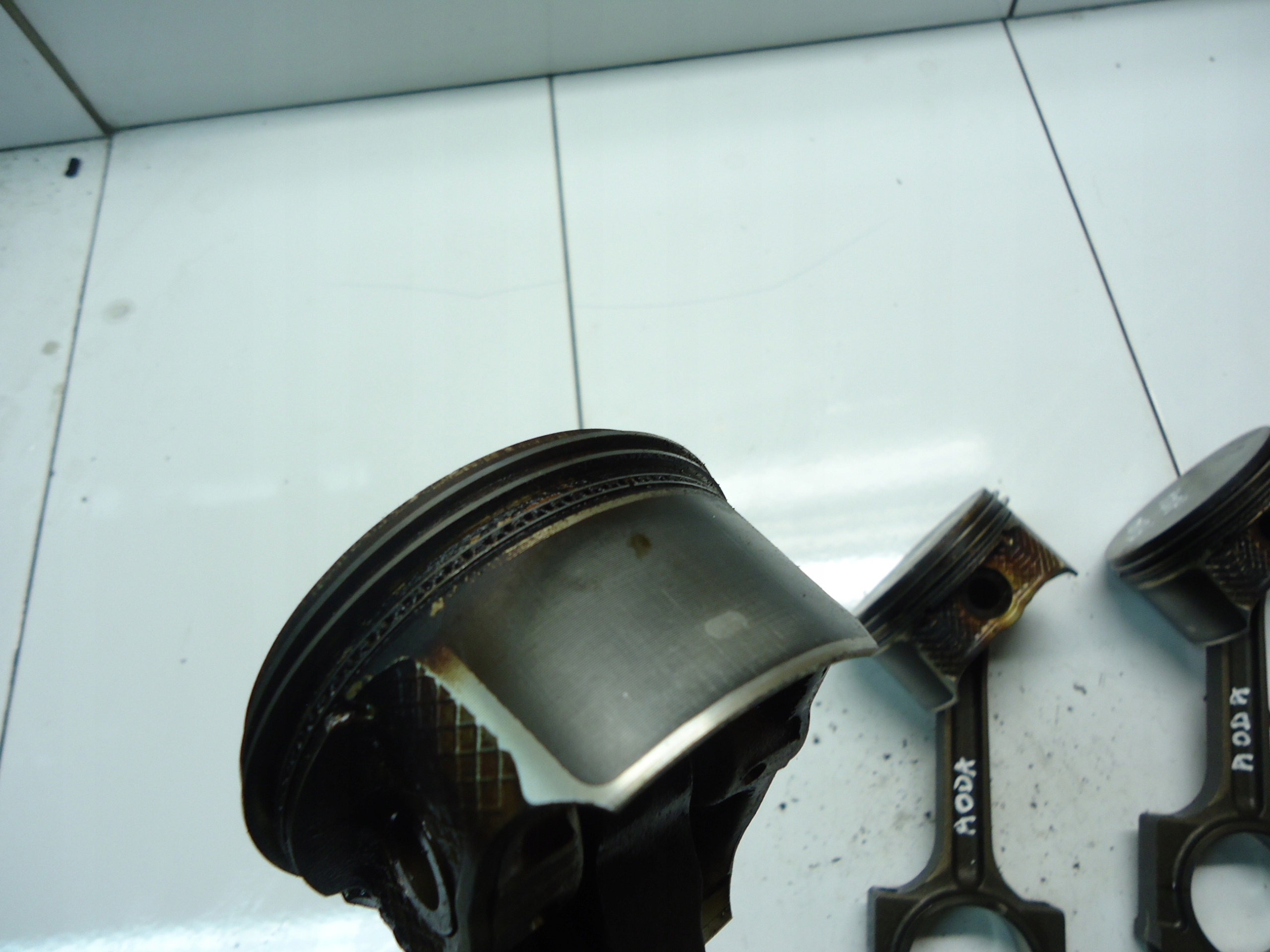 FOCUS MK2 CMAX 2.0 16V AODA Piston avec bielle