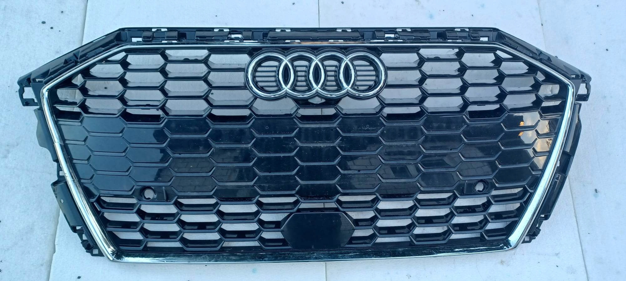 РЕШІТКА РЕШІТКА РАДІАТОРА AUDI A3y0 BLACK