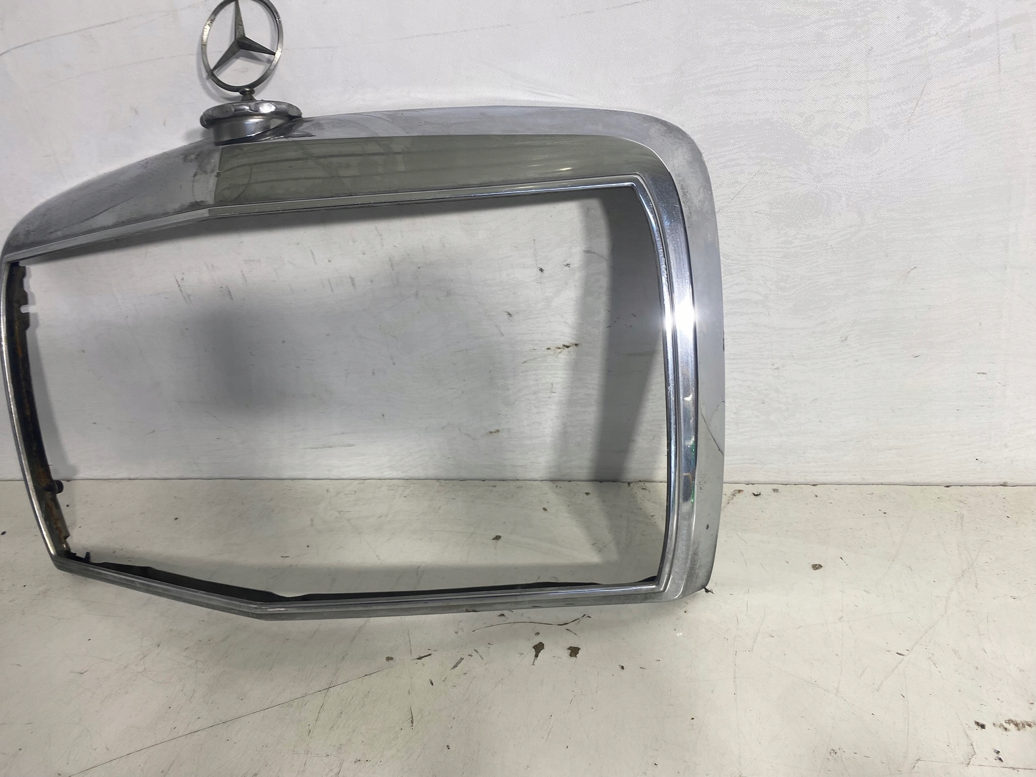 рамка решетка радиатора MERCEDES W123 европа