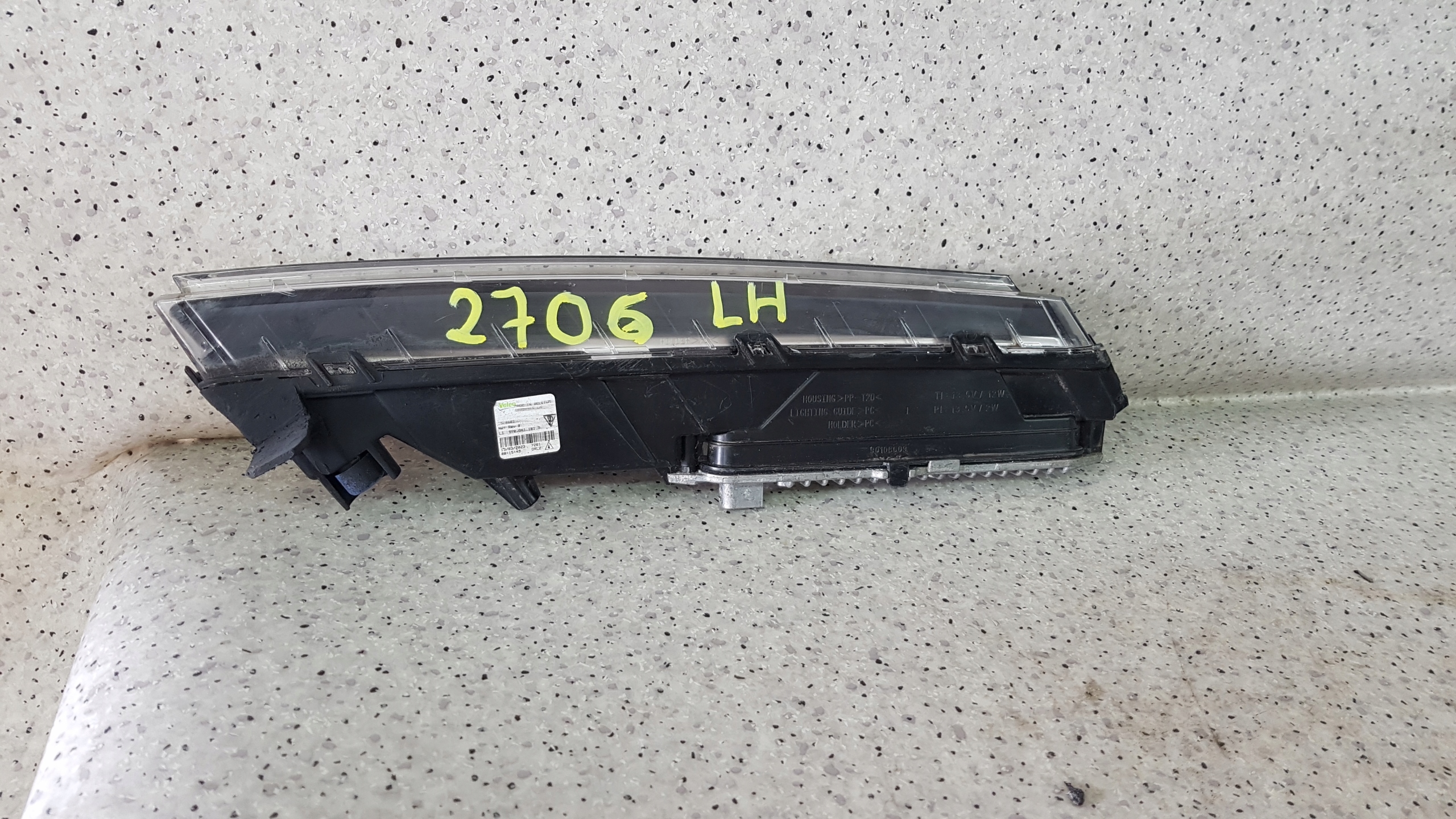 PORSCHE CAYENNE 2017 - links Nebelscheinwerfer LED DRL 2706
