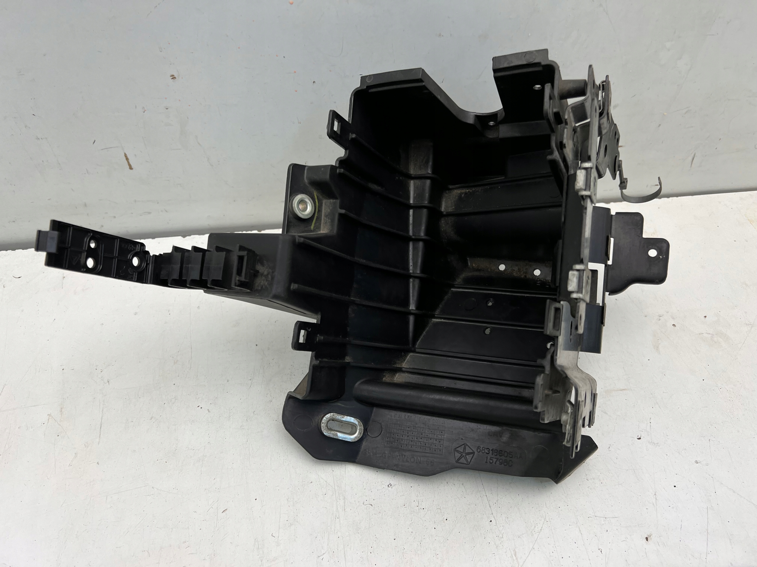 JEEP GRAND CHEROKEE WK2 LIFT PODSTAWA KOMPUTERA Numer katalogowy części 68318605AA