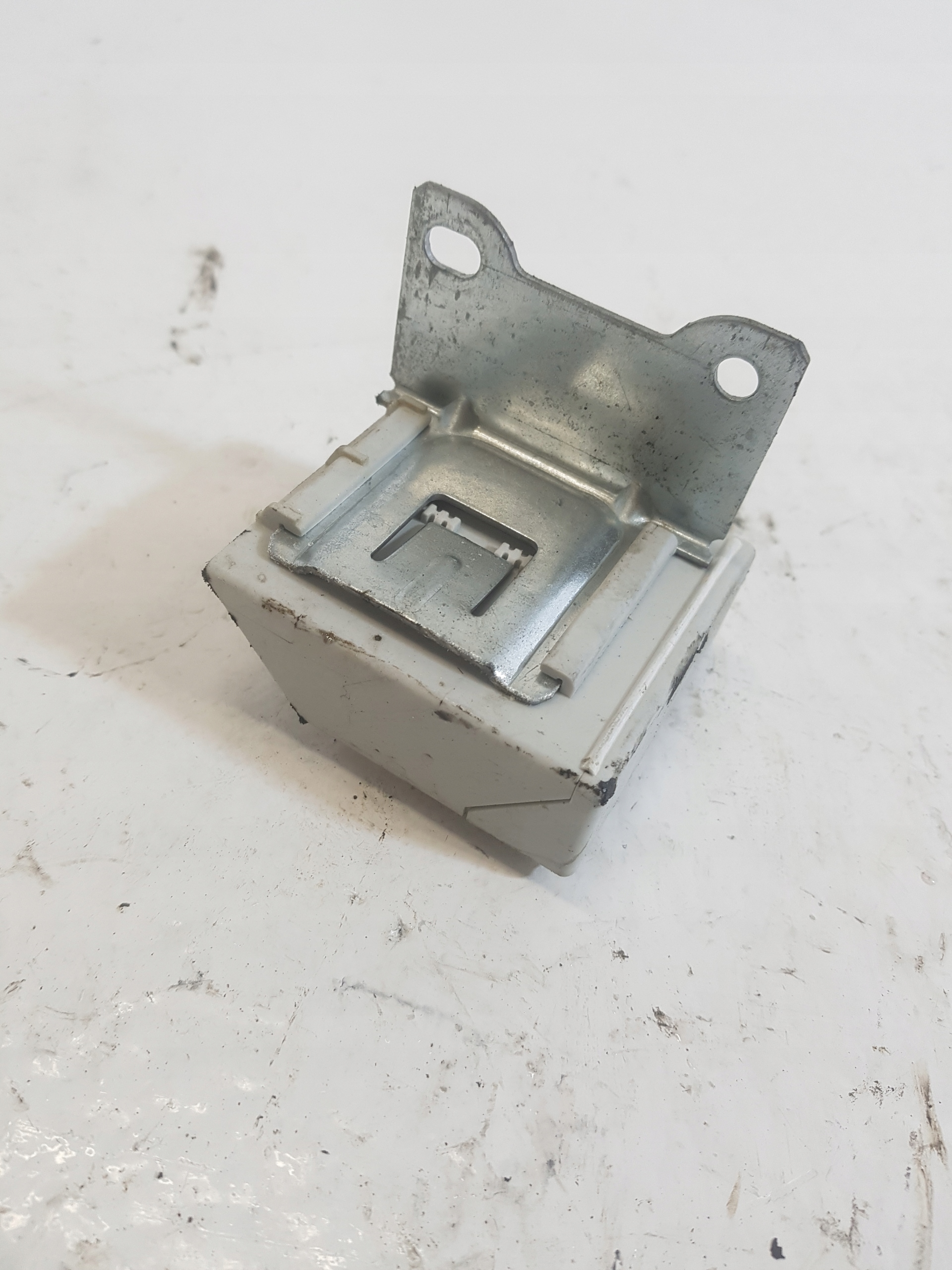 Bedienteil POMPY des Kraftstoffsbehälters BMW E46 2.0 D 55892110
