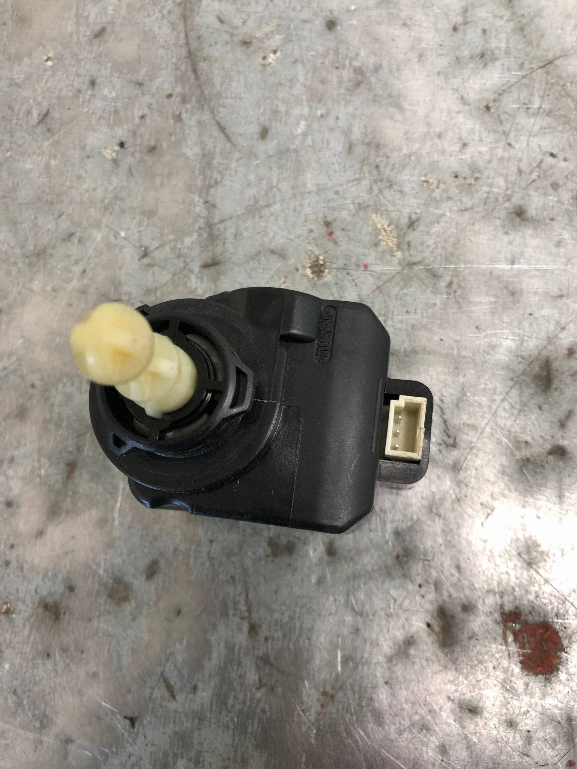 Motor Regulations- Leuchten VW GOLF VII LIFT 010553-01