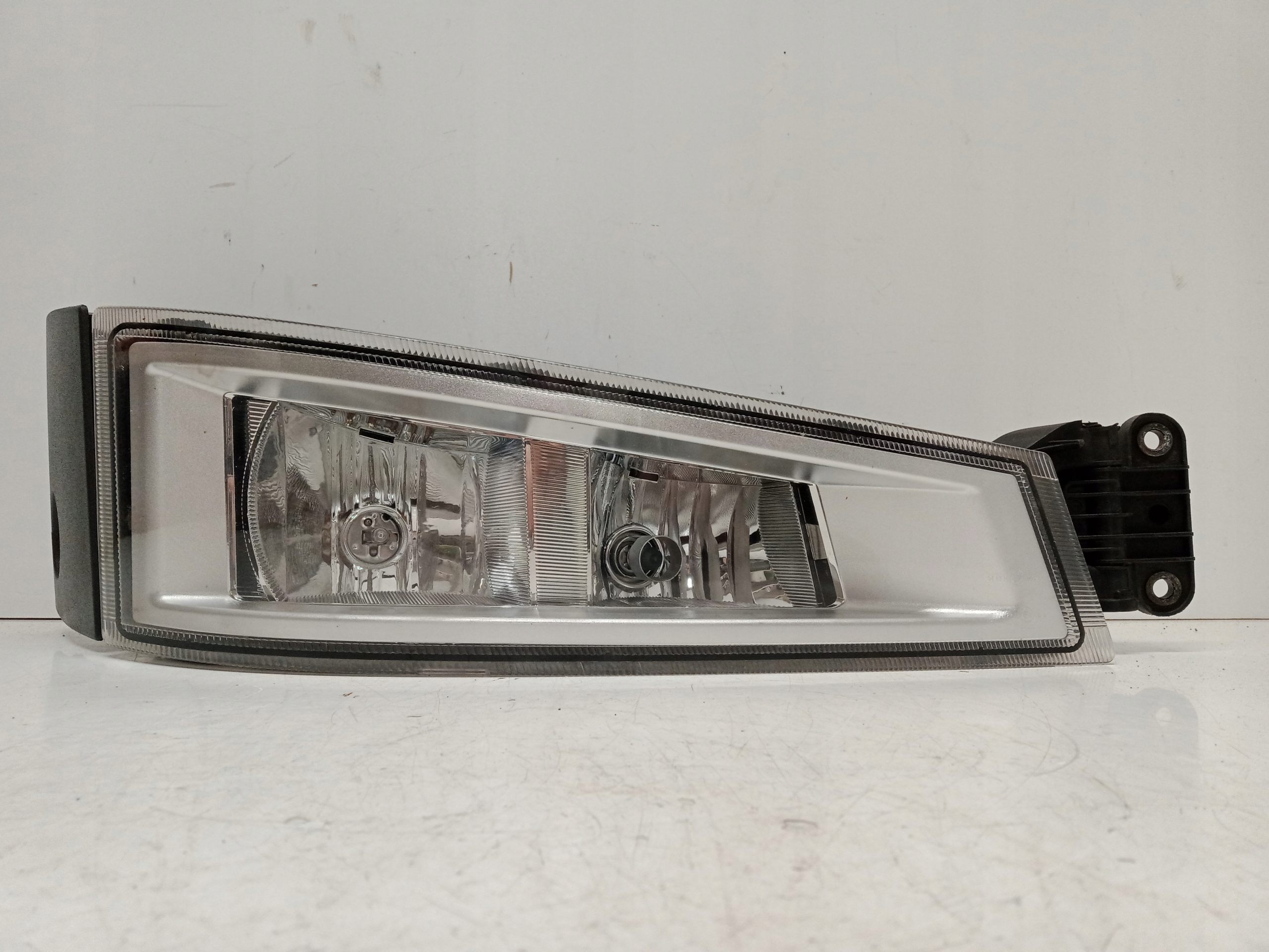 VOLVO FH4 ГАЛОГЕН ПРАВЫЙ 2 ЛАМПЫ + BLENDA