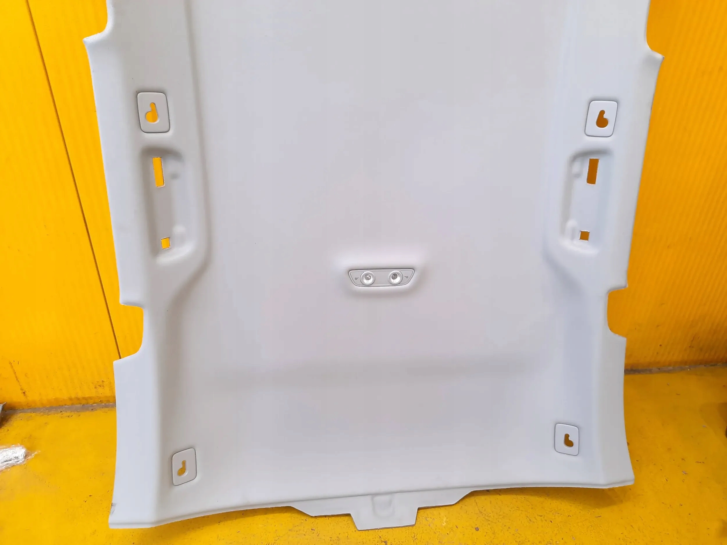 Audi A4 B9 KOMBI PODSUFITKA 8W9867506F Numer katalogowy części 8W9867506F