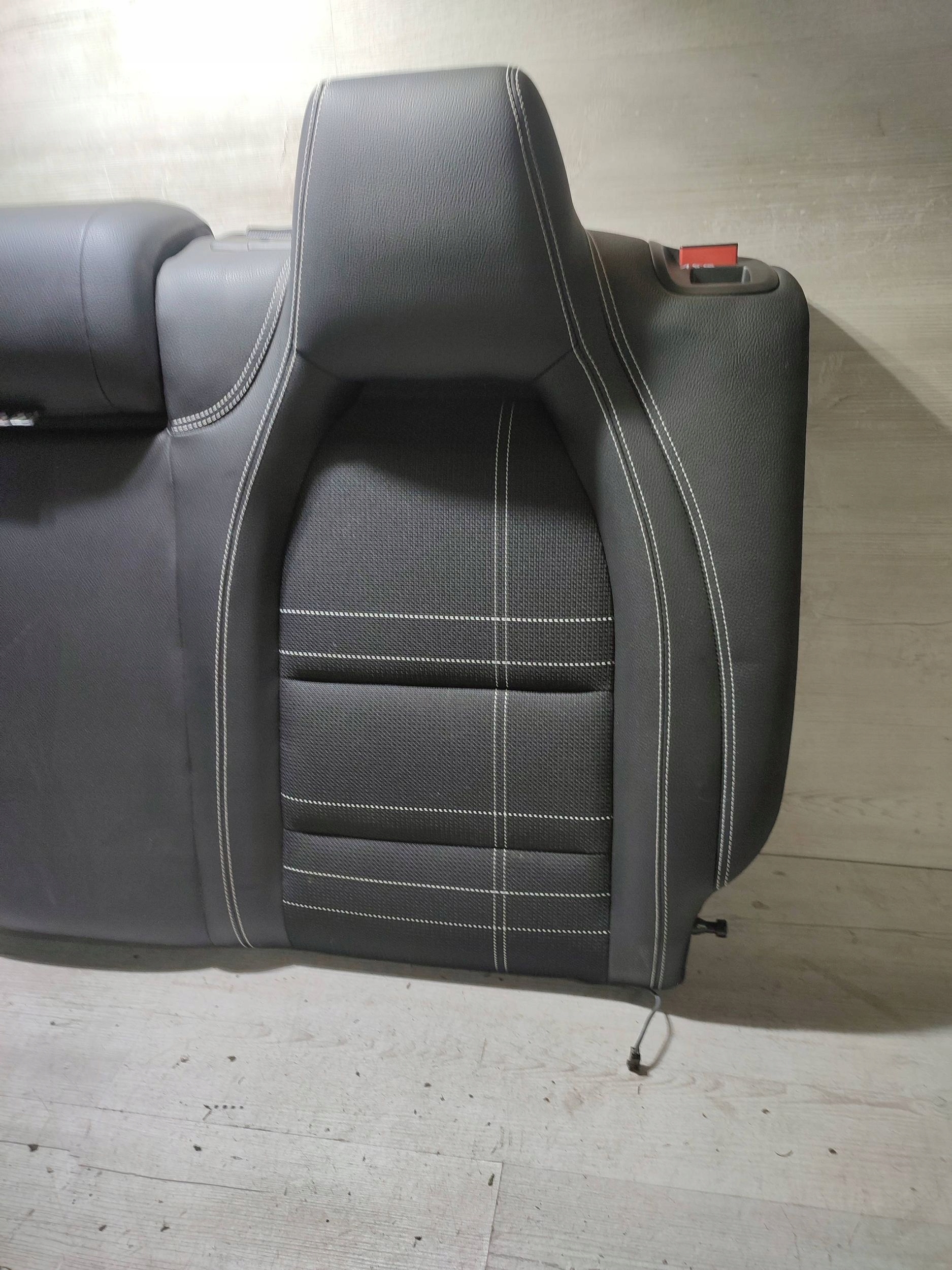 Mercedes-Benz GLA W156 2015 rear part side right side seat oparcie