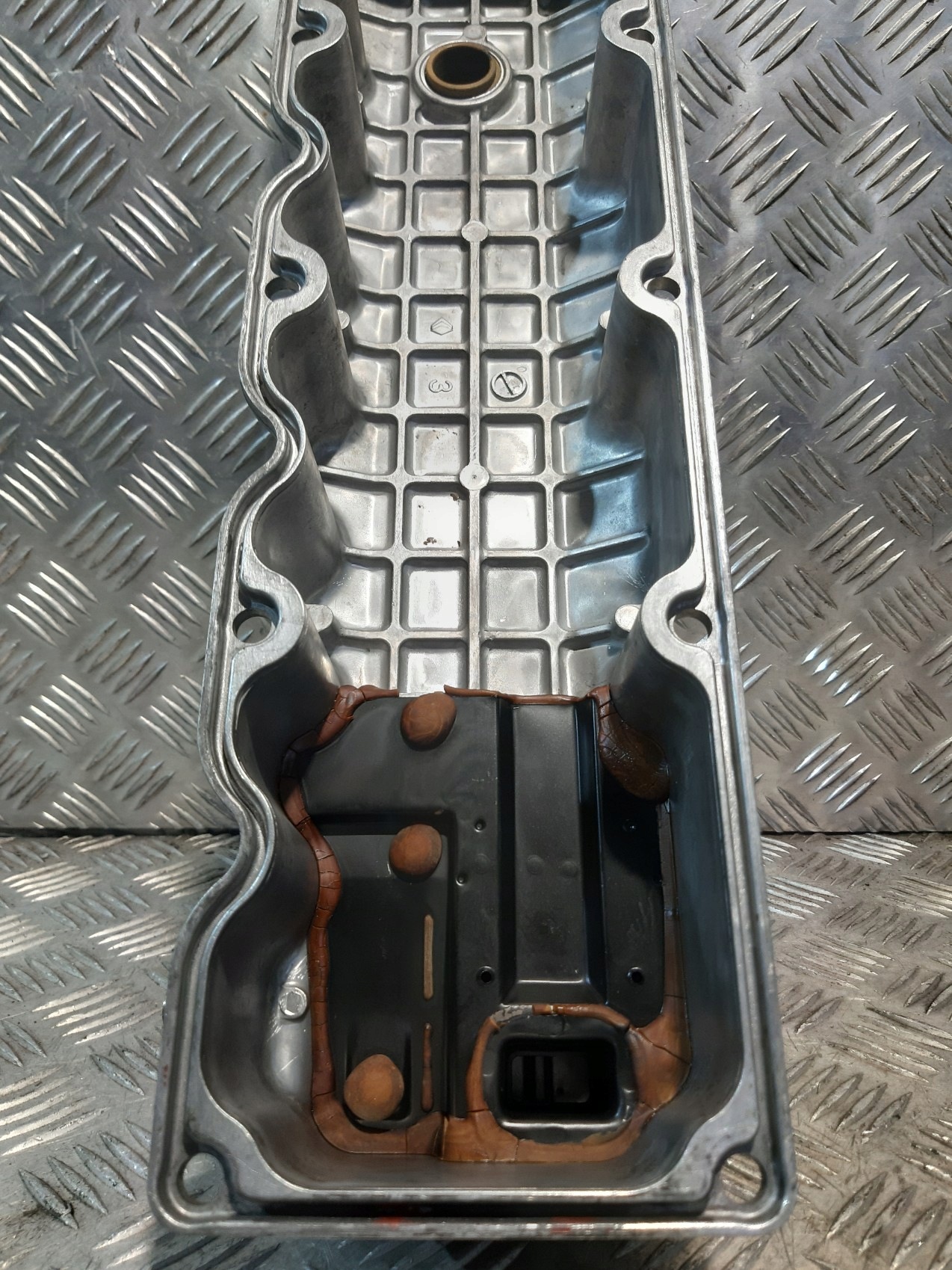kryt ventilů NISSAN ATLEON 3.0D