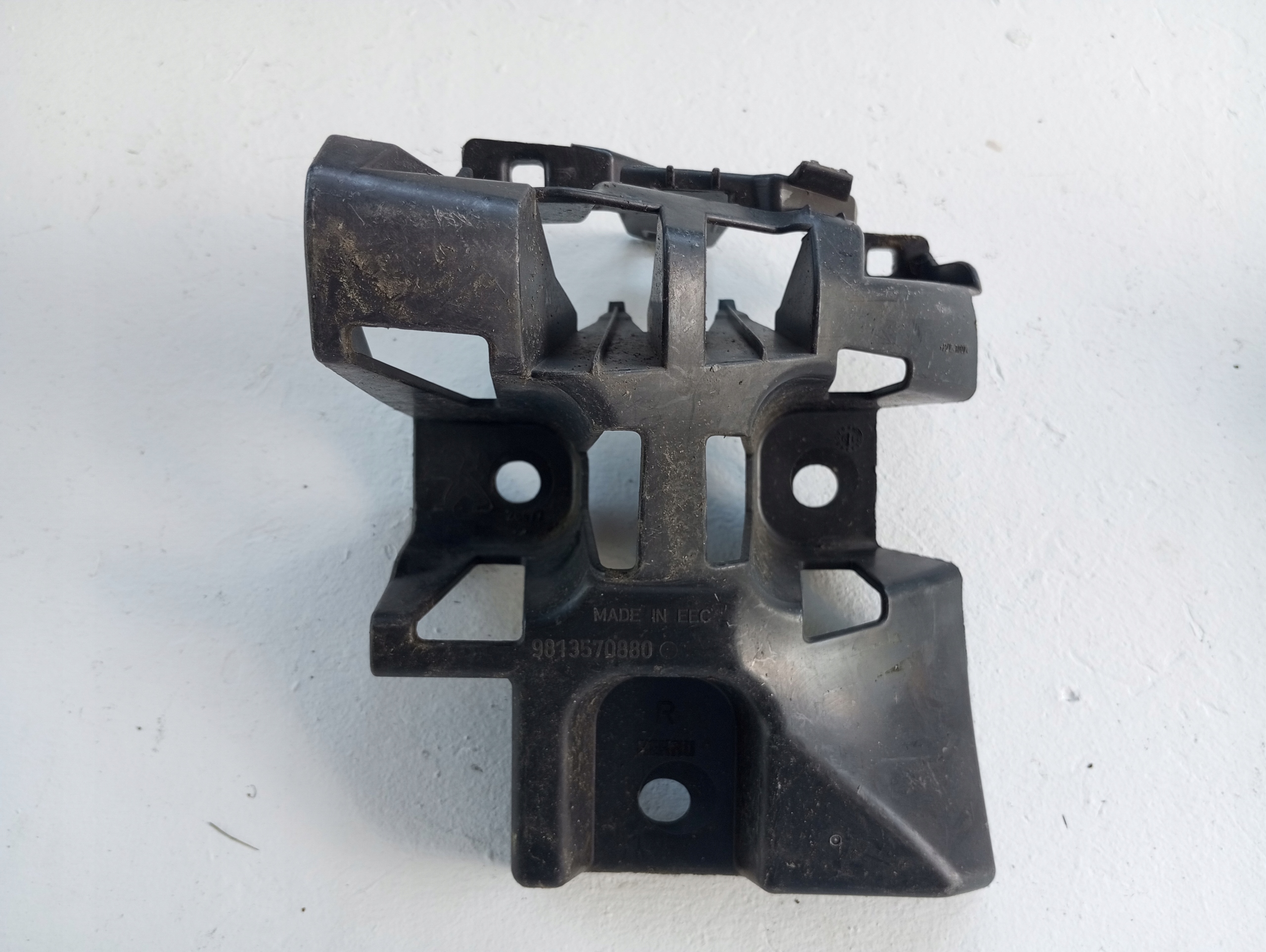 bumper bracket PEUGEOT 9813570880 rear part right