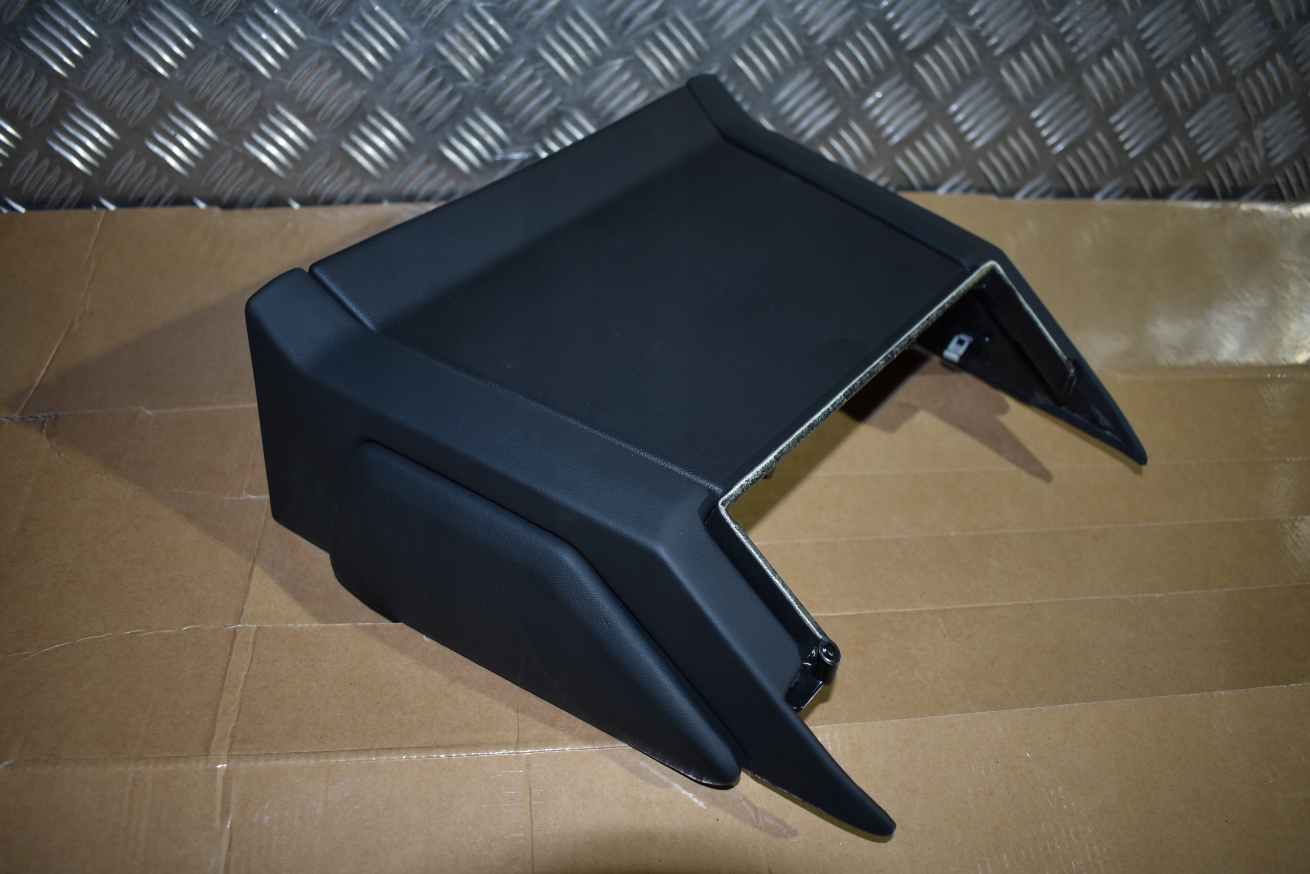 IDEALNA cover upper consoles KPL. LAMBORGHINI URUS 1