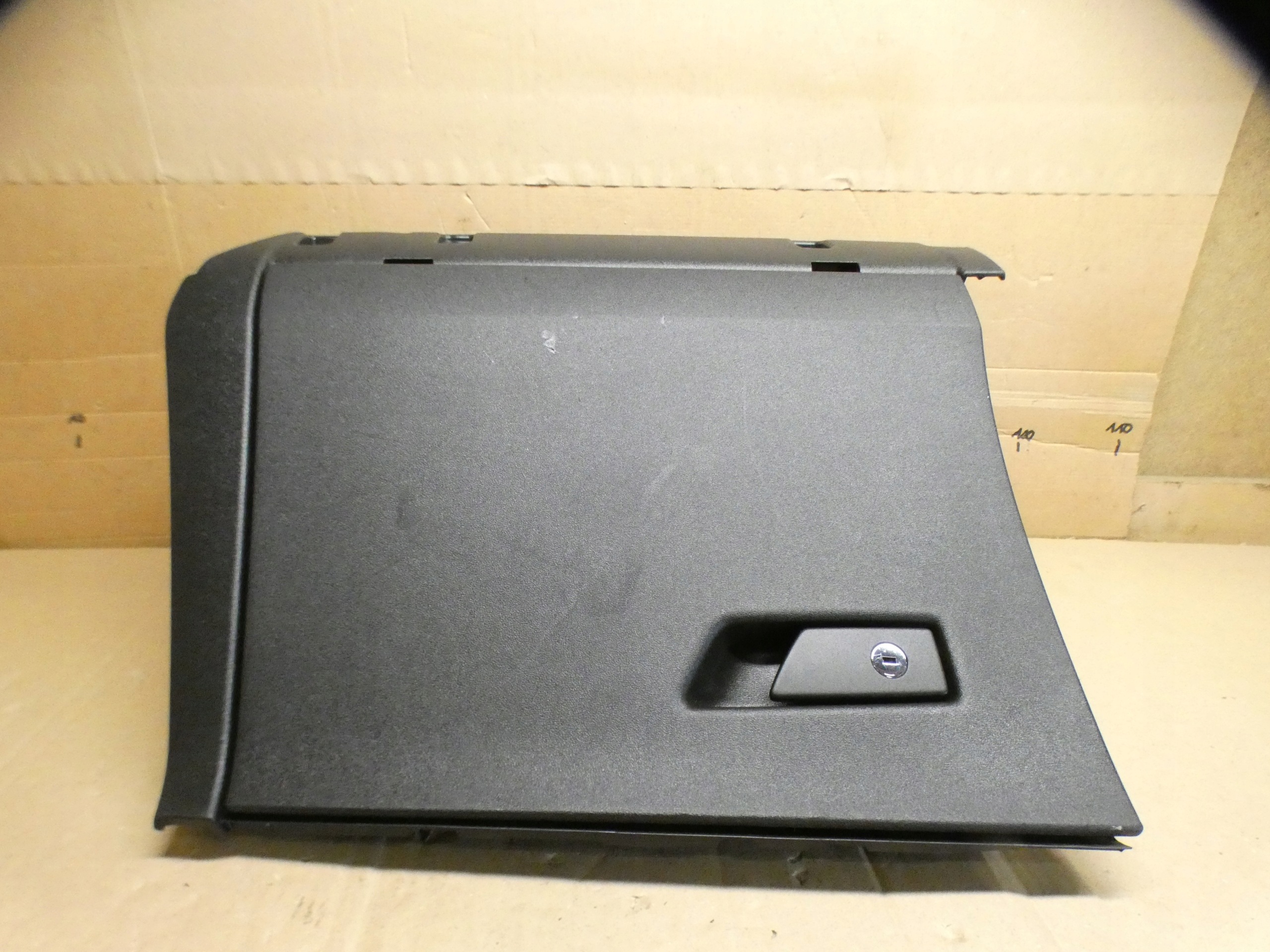 AUDI Q4 E-TRON boîte a gant passager passegers EU 89B857035