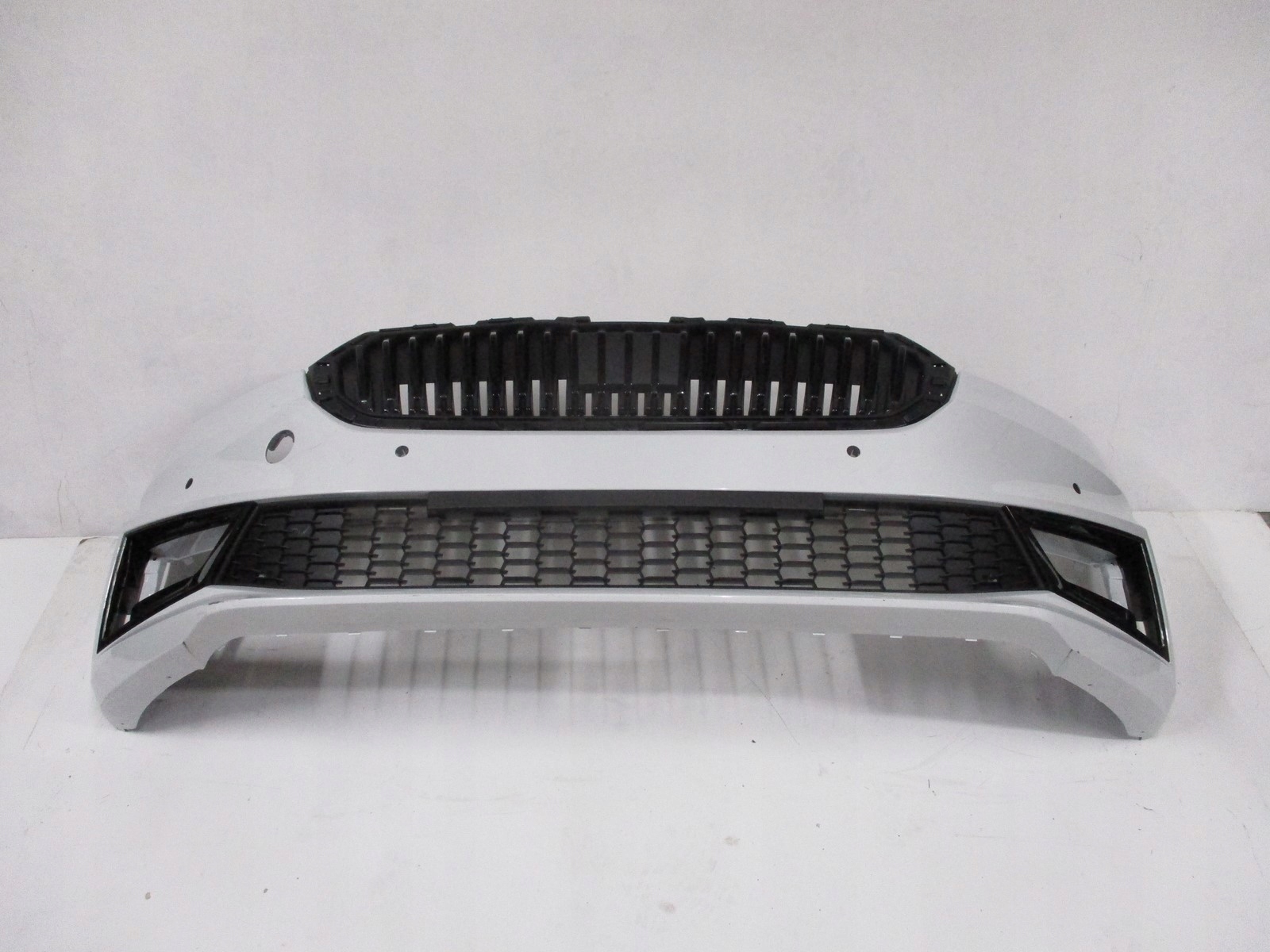 bumper front Skoda Fabia 21R 6X PDC below RADAR
