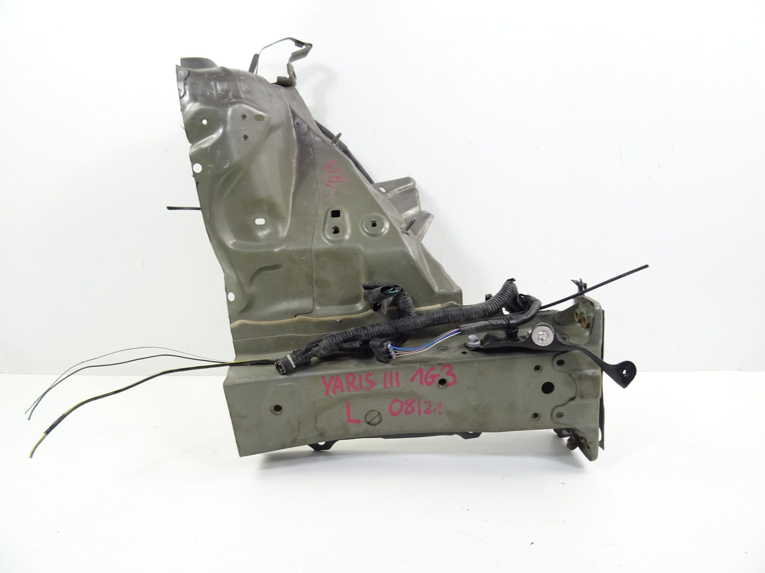 TOYOTA YARIS III РЕСТАЙЛІНГ ЛОНЖЕРОН ЛІВА ЧЕТВЕРТИНАg2