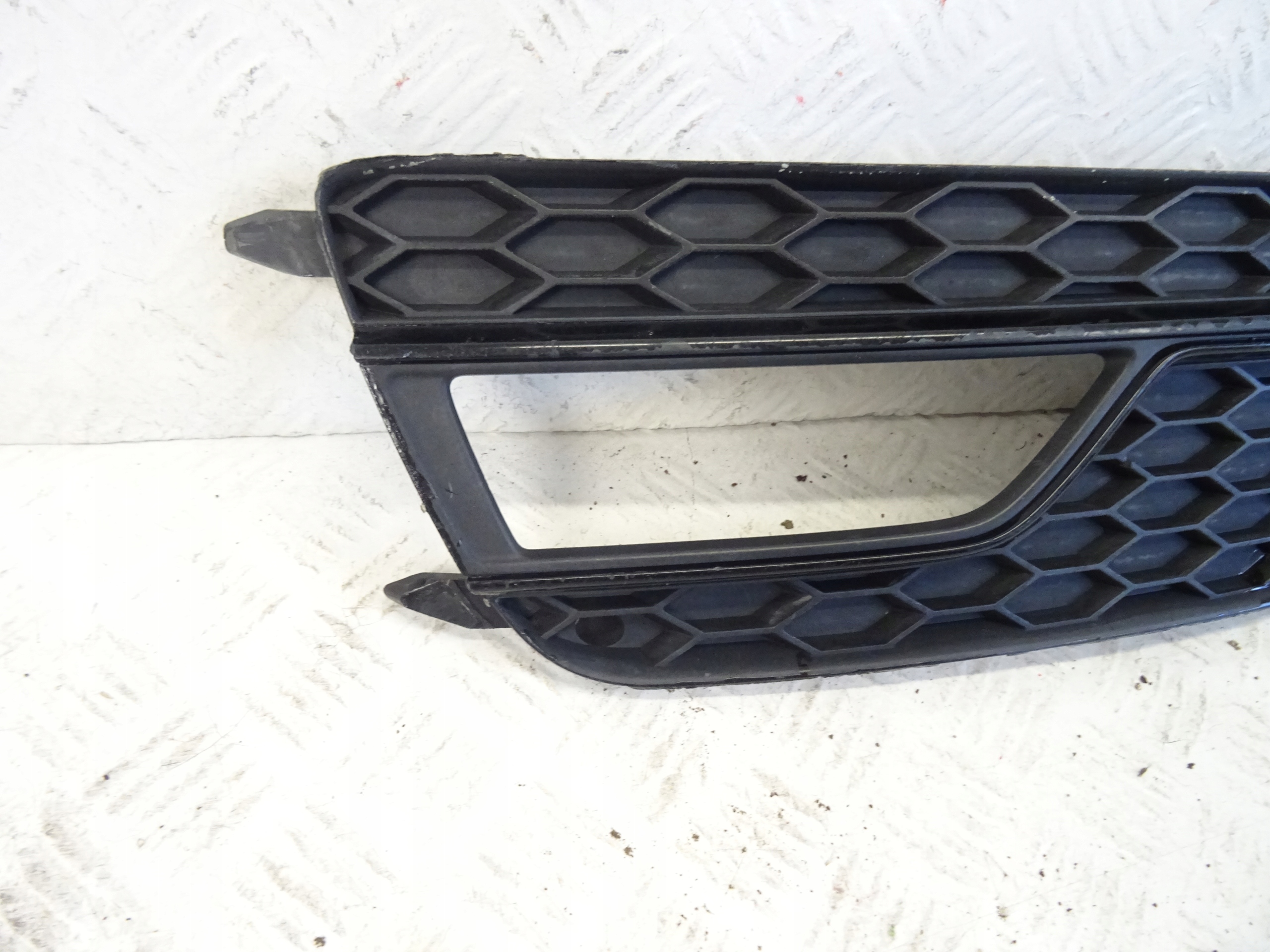 grid of a bumper front front left AUDI A5 8T LIFT S-LINE 8T0807681K