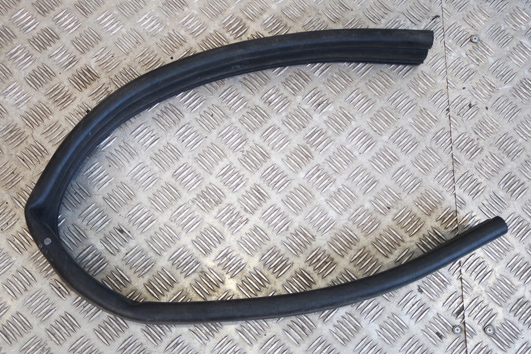 USZCZELKA MASKI MERCEDES ML GL 166 A1668870098