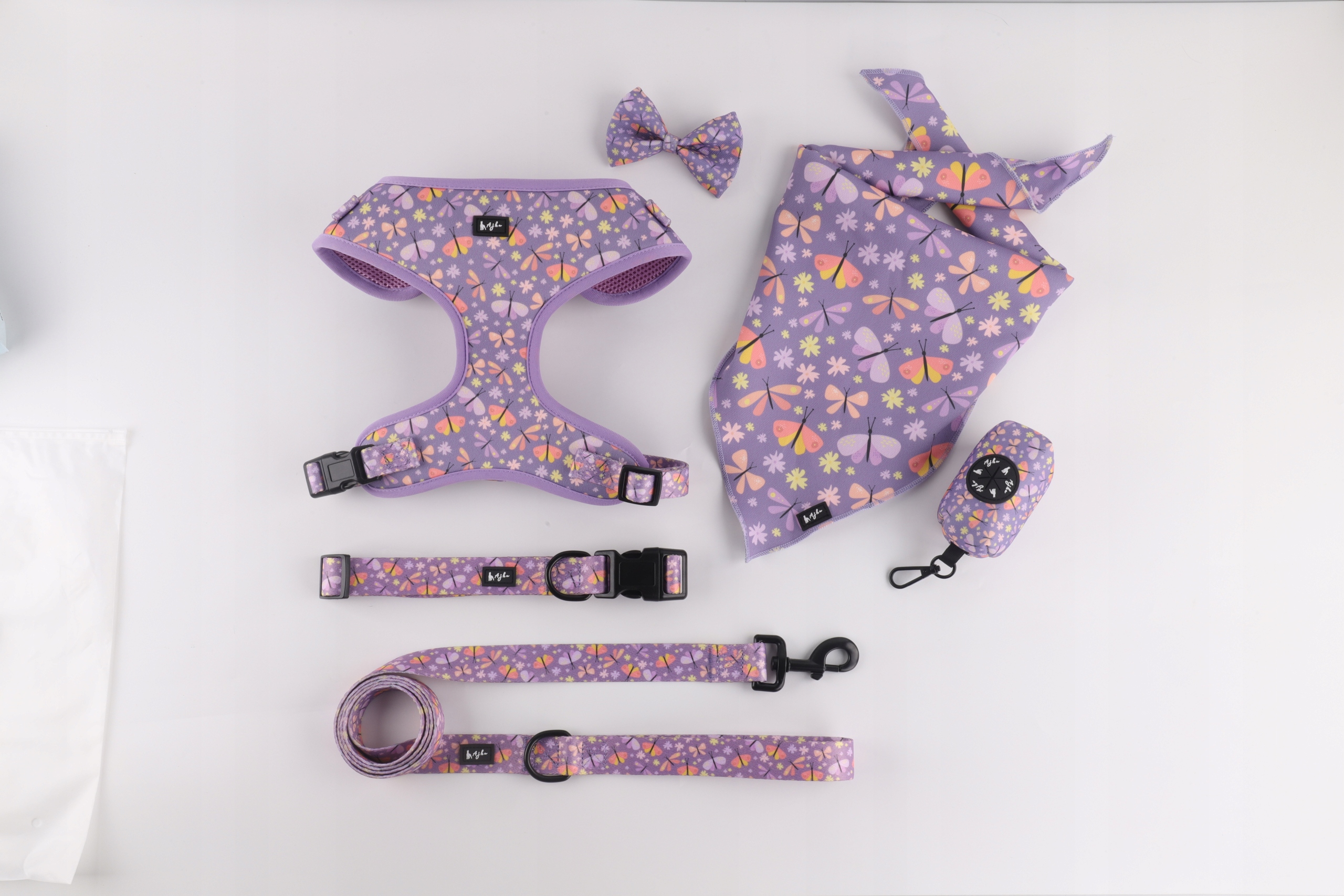 Levně Sada na procházky pro psa: obojek, vodítko, postroj, šátek, motýlek, vel. L, 6 dílů