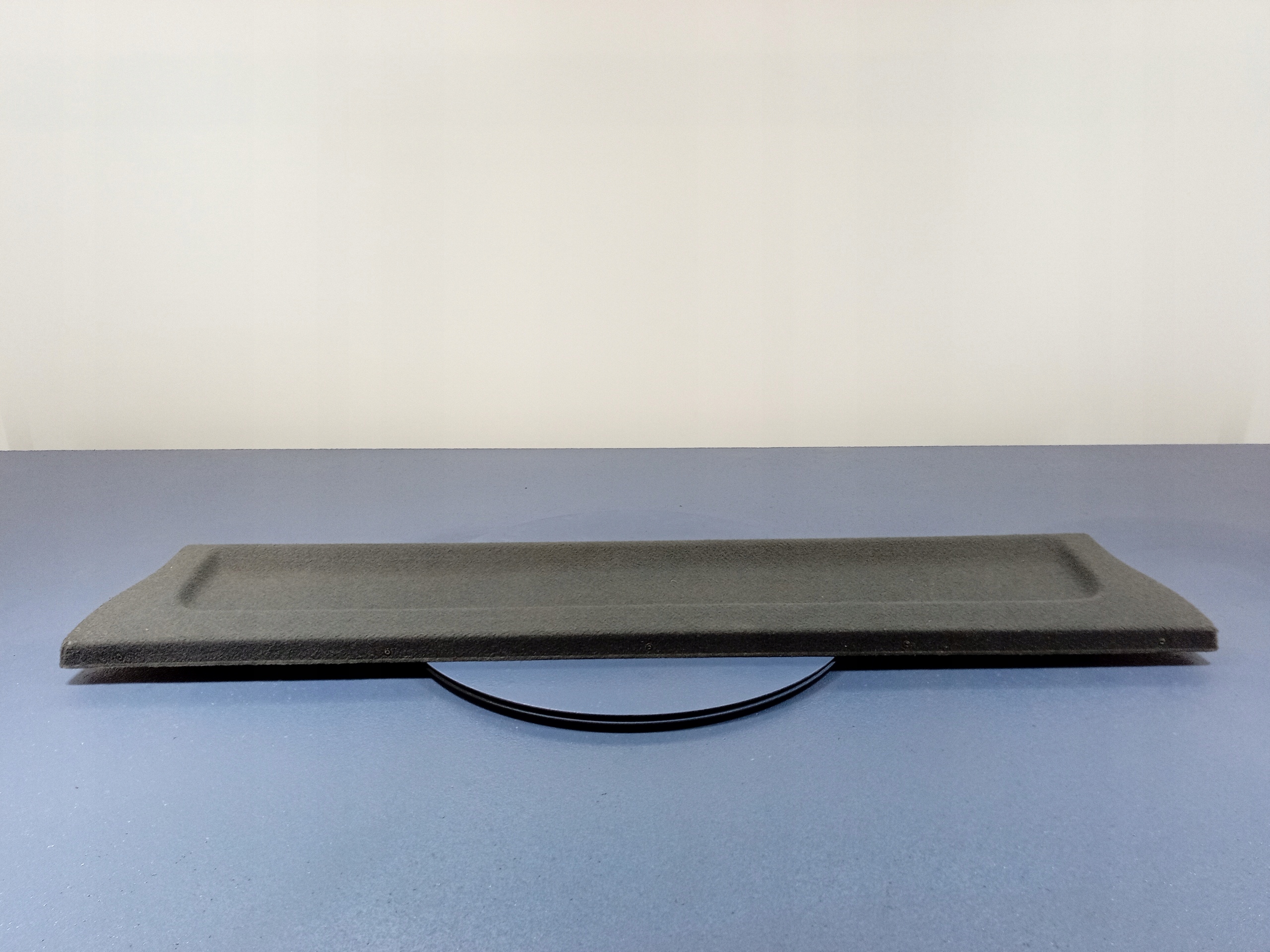 01 - TOYOTA COROLLA E12 полка багажника задняя задняя