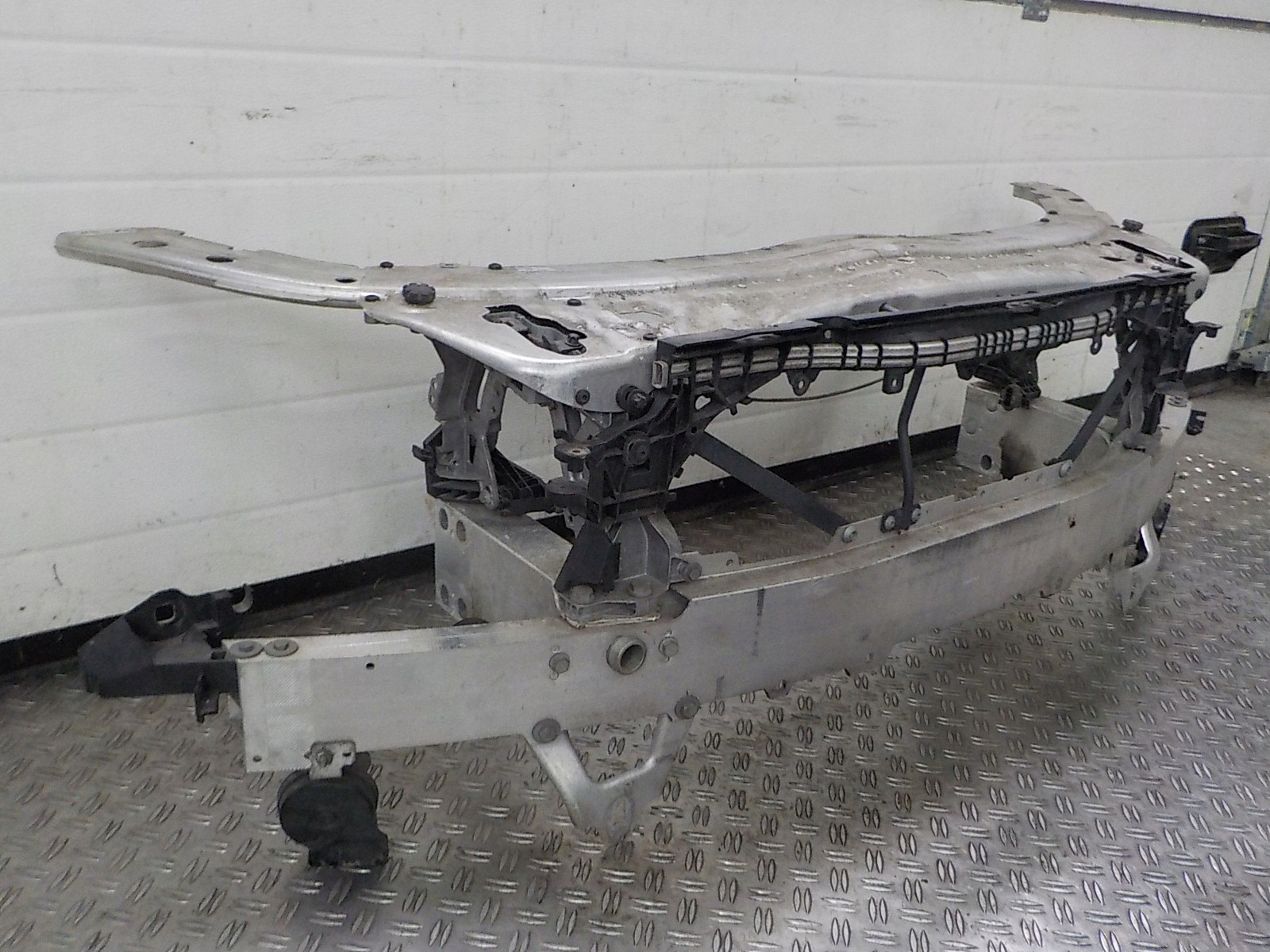 C KLASA W205 2.0 WZMOCNIENIE CZOŁOWE PAS CHŁODNICE Numer katalogowy części A0999067800