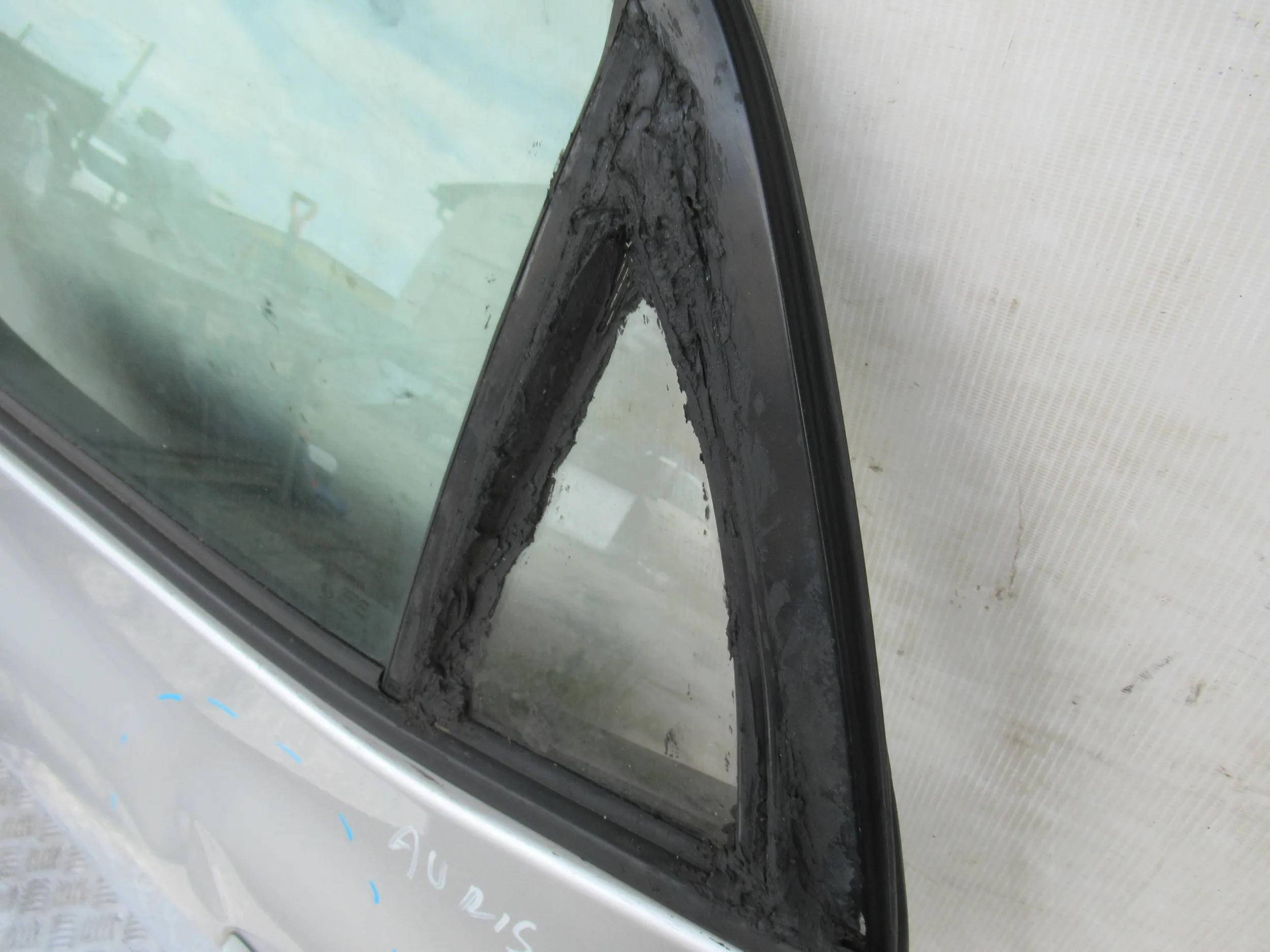 door rear part rear. left TOYOTA AURIS and