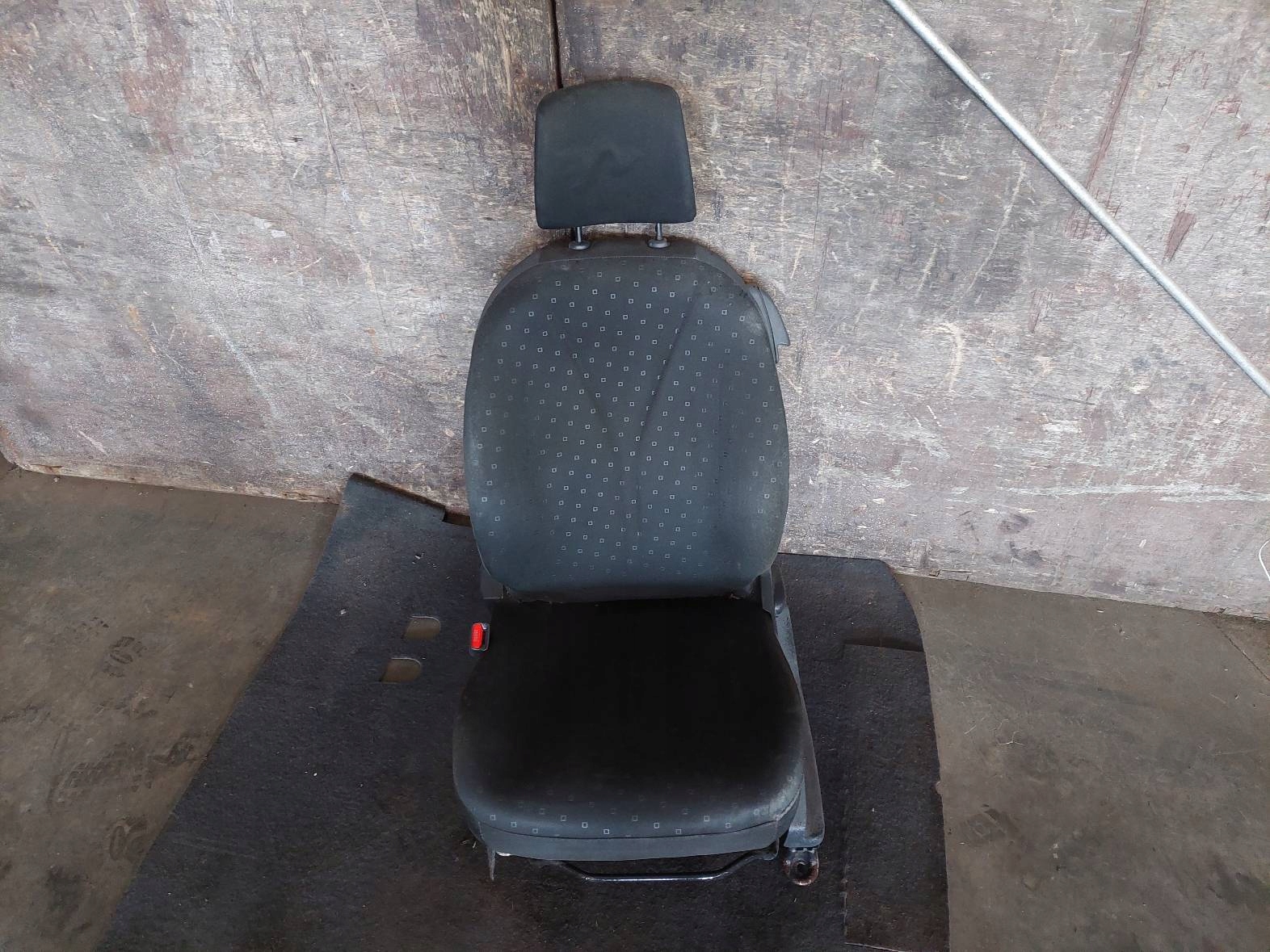 seat left front TOYOTA YARIS II
