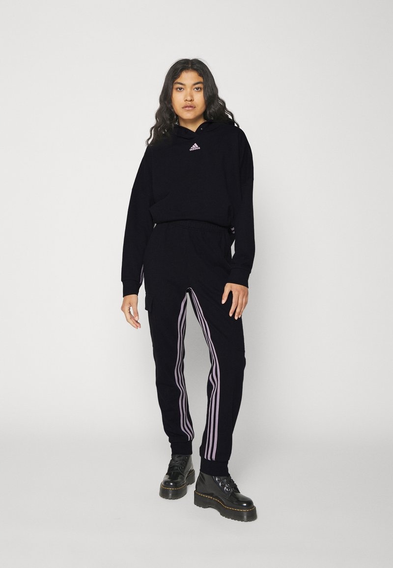 Dresové kalhoty adidas černé regular fit Xxs