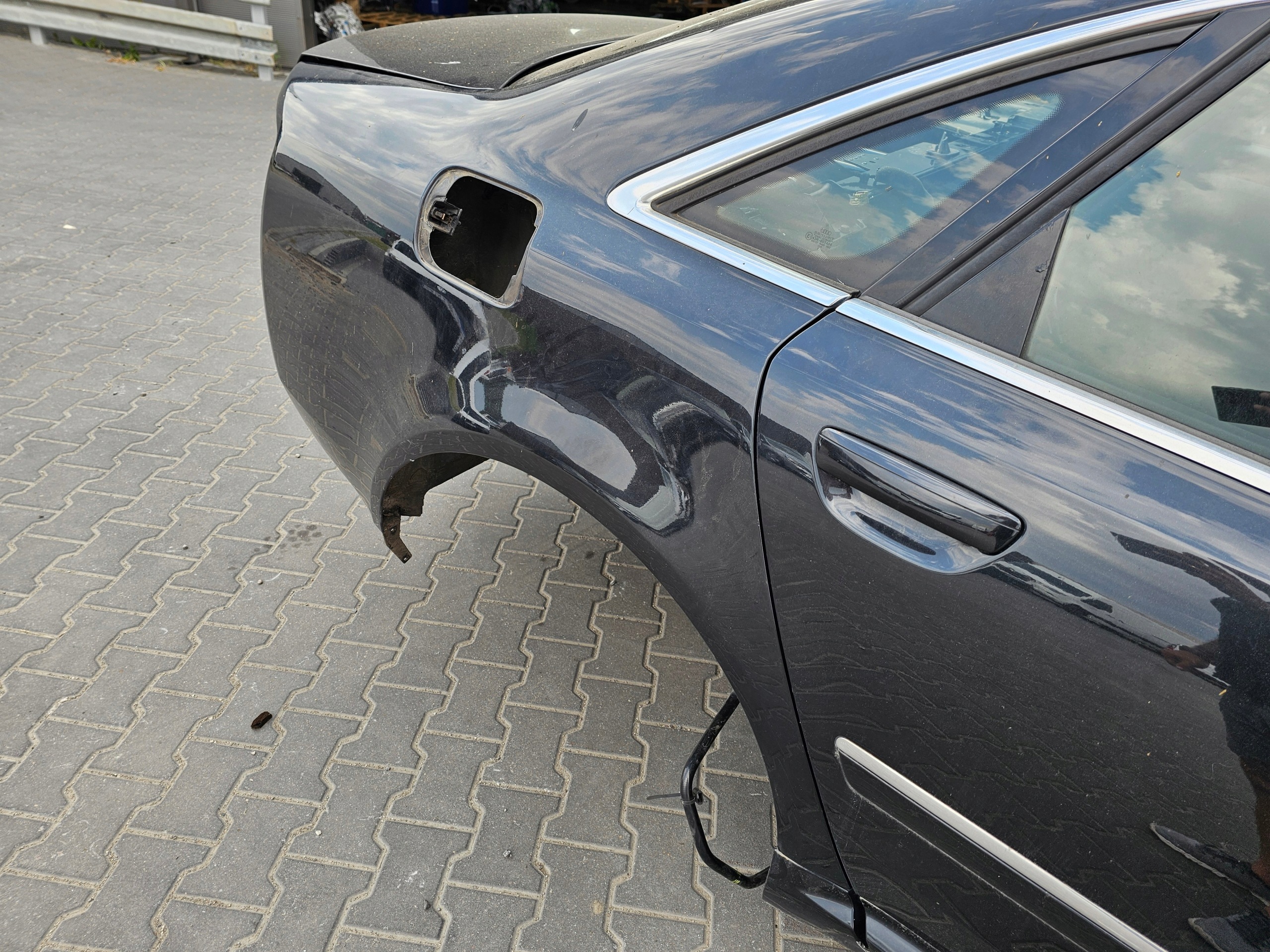 AUDI A8 D3 longherone posteriore destro parafango colore LZ9W