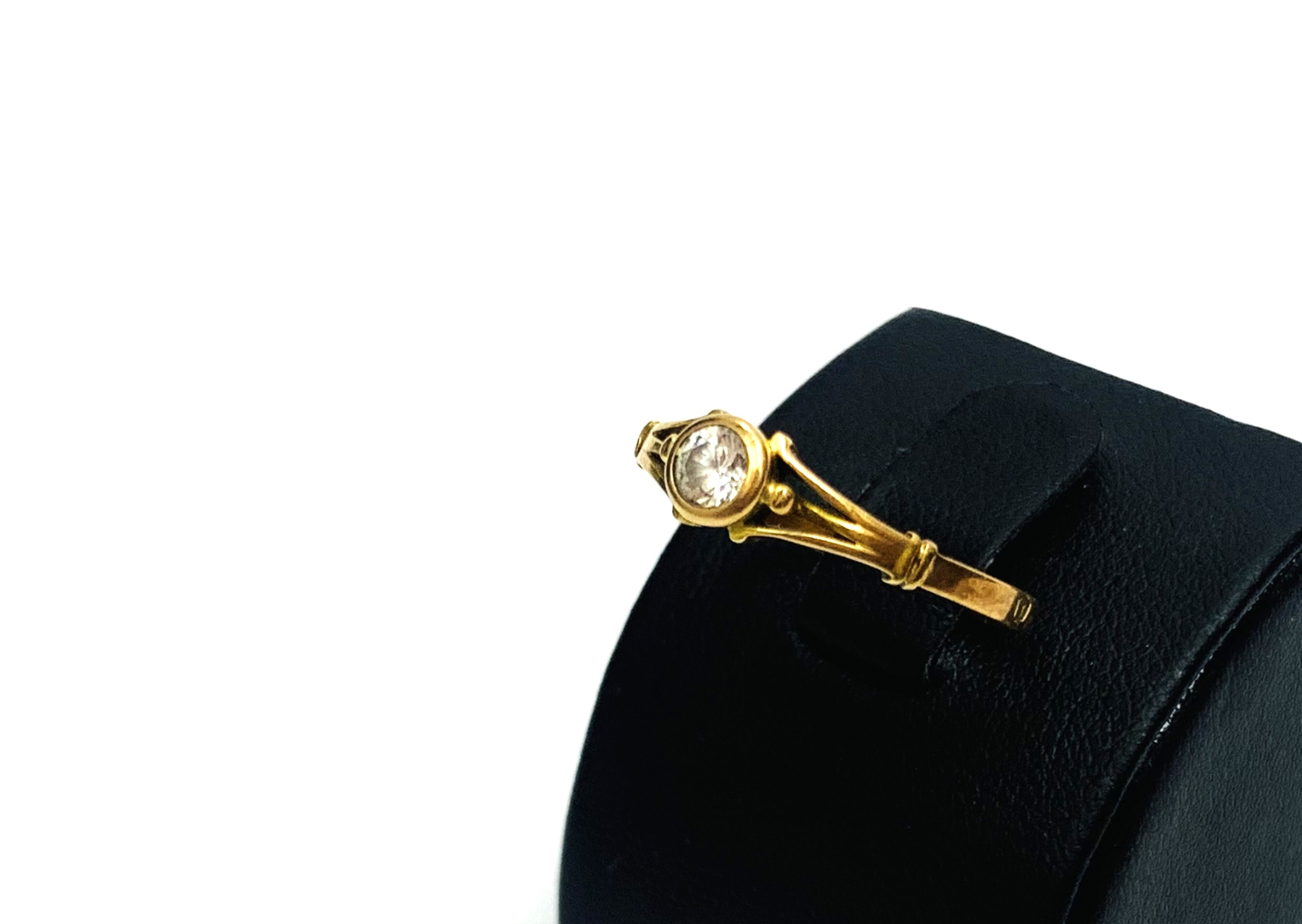 Pierścionek z cyrkonią 585 1,95g interLOMBARD