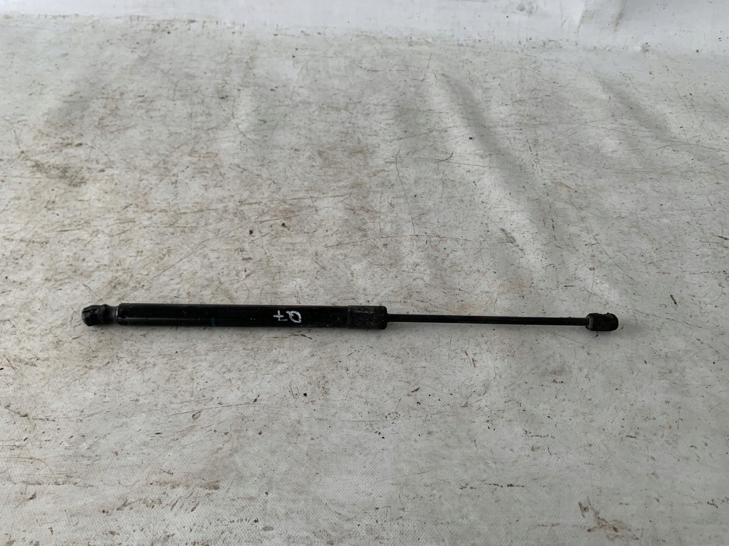 # damper bonnet rear part AUDI Q7 and 4L0827552C