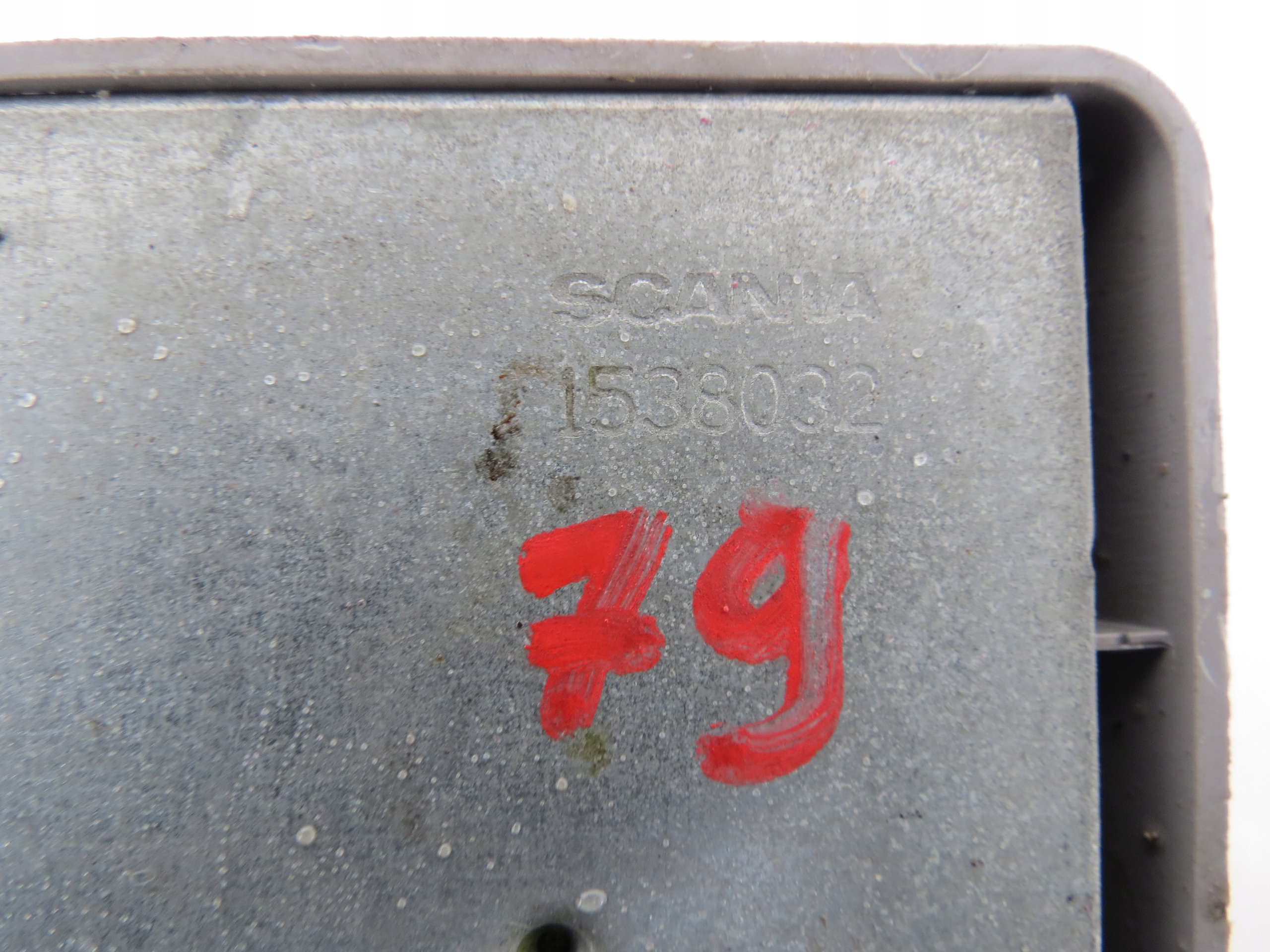 Halter SCHODOW SCANIA 124 420R 1538032
