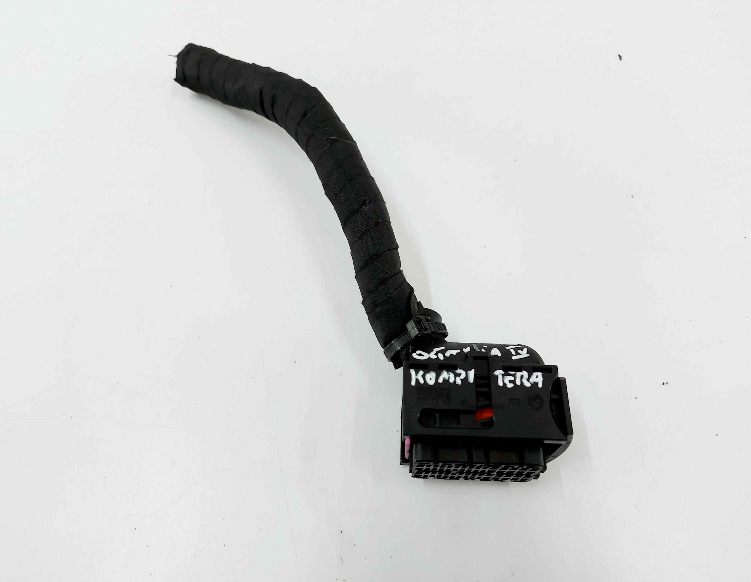 SKODA OCTAVIA IV 5E3 23r. Wtyczka komputera silnika 1.4 e-TSI e-tron