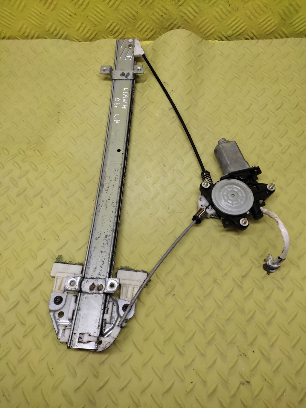 SUZUKI LIANAI window regulator left front 8346076F10