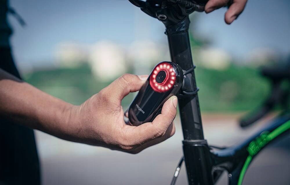 MAGENE L508 LAMPKA TYLNA Z RADAREM CZUJNIK HAMOWANIA RUCHU BT APLIKACJA Zasilanie akumulator