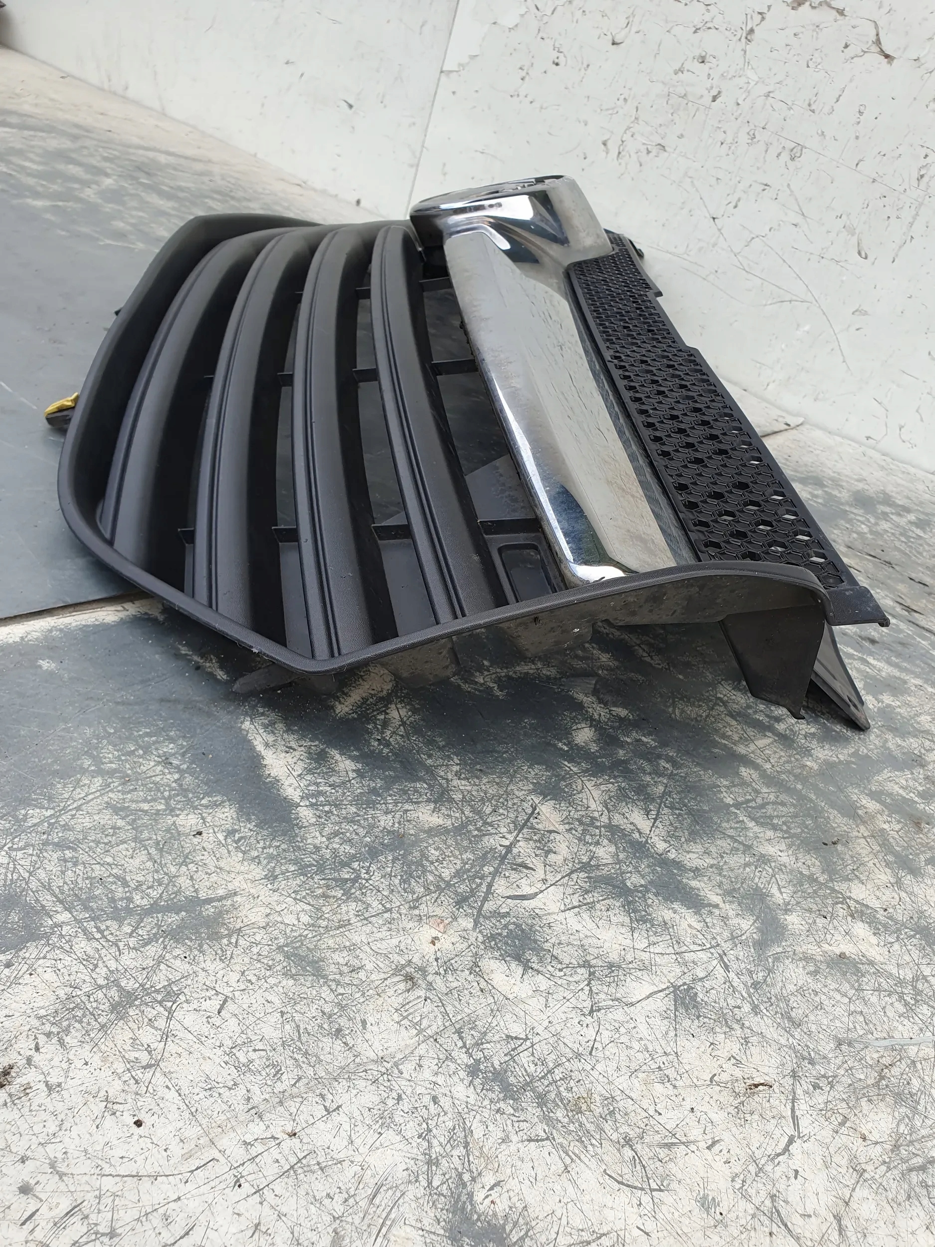 opel Vivaro II 93452299 решетка радиатора