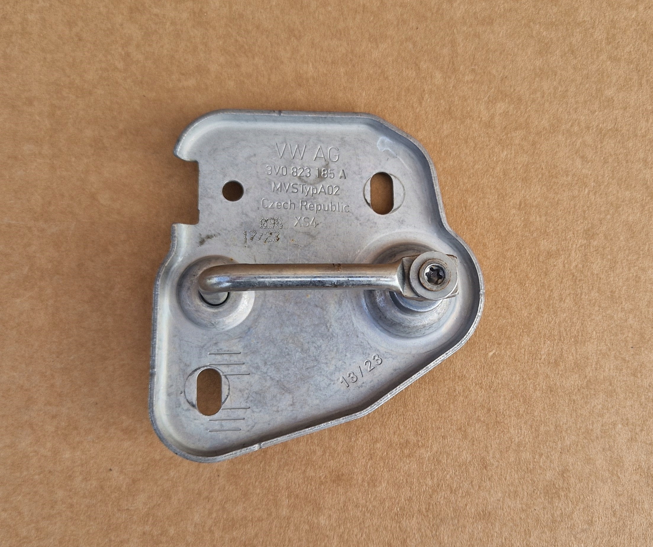 towing RYGIEL bonnets 3V0823185A SUPERB SCALA original new left