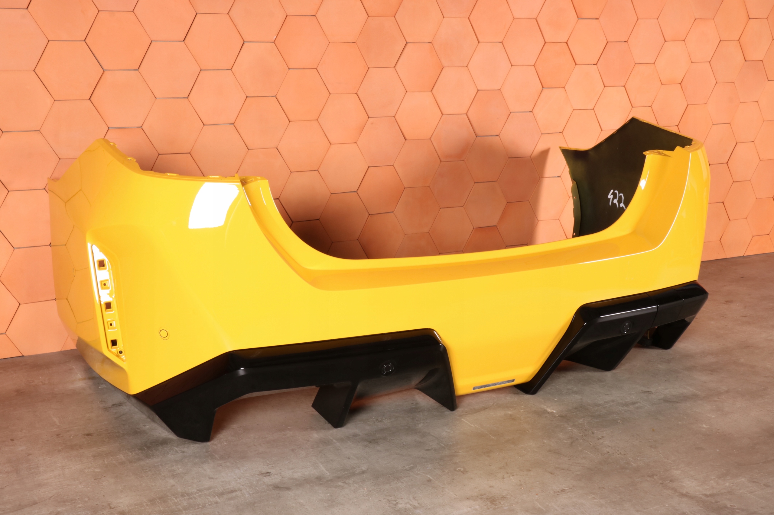 BMW M5 G90 complete bumper rear part rear colour U96 YELLOW SPEED