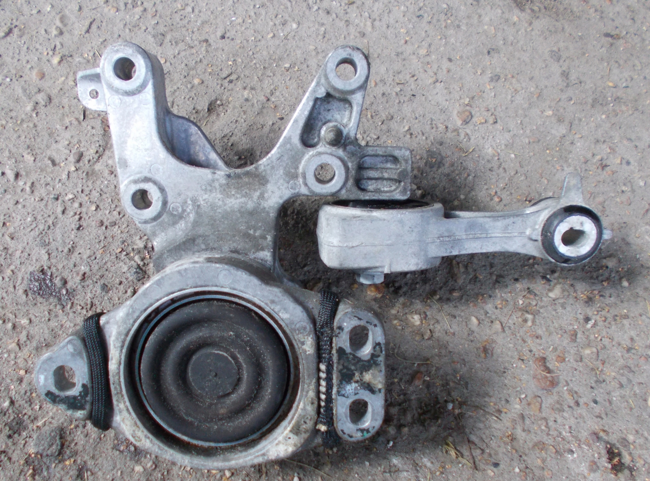 RENAULT LATITUDE 3.0 DCI 12R holder engine mount 11210006R