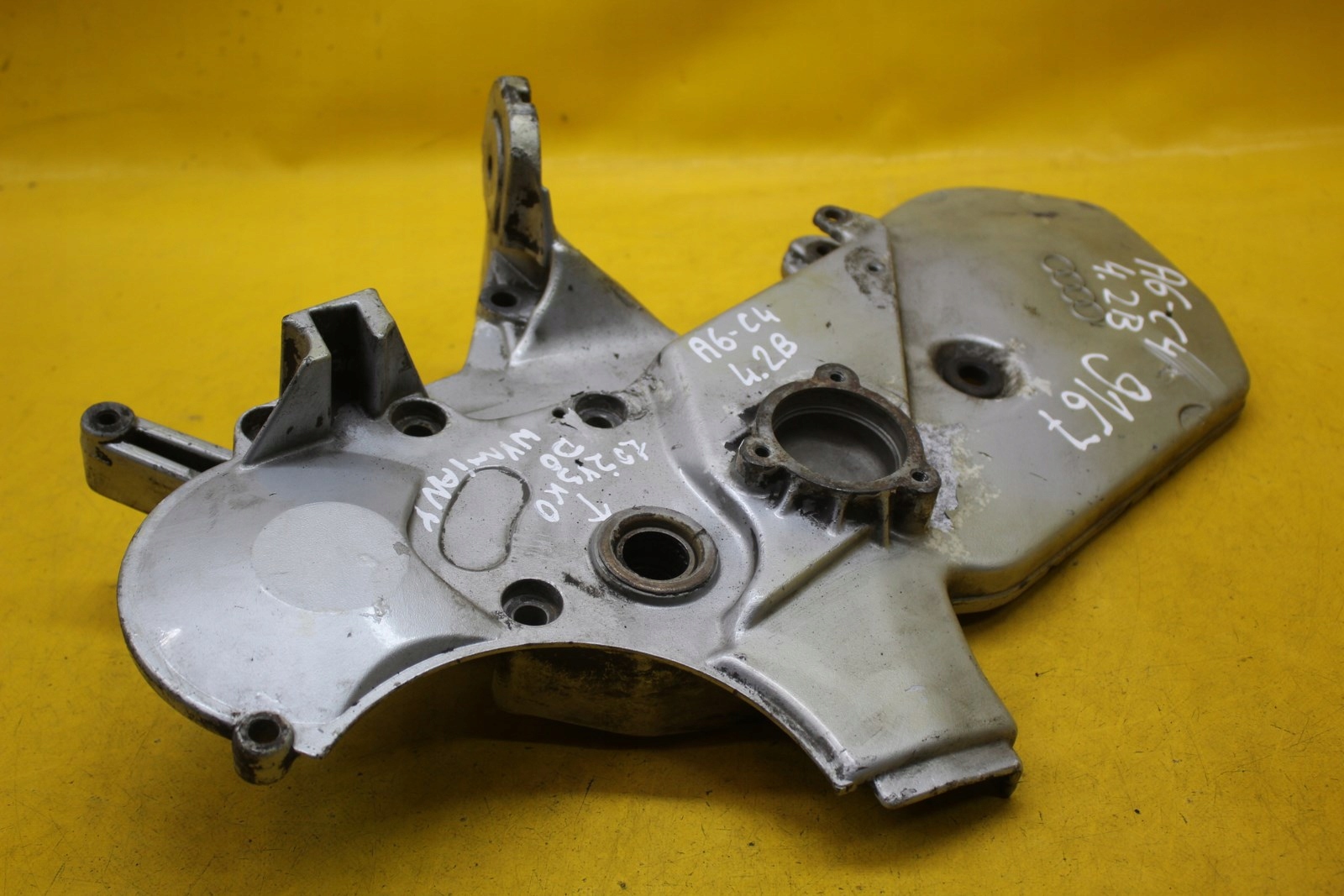 Корпус кришка кришка AUDI A6 C4 4.2 B
